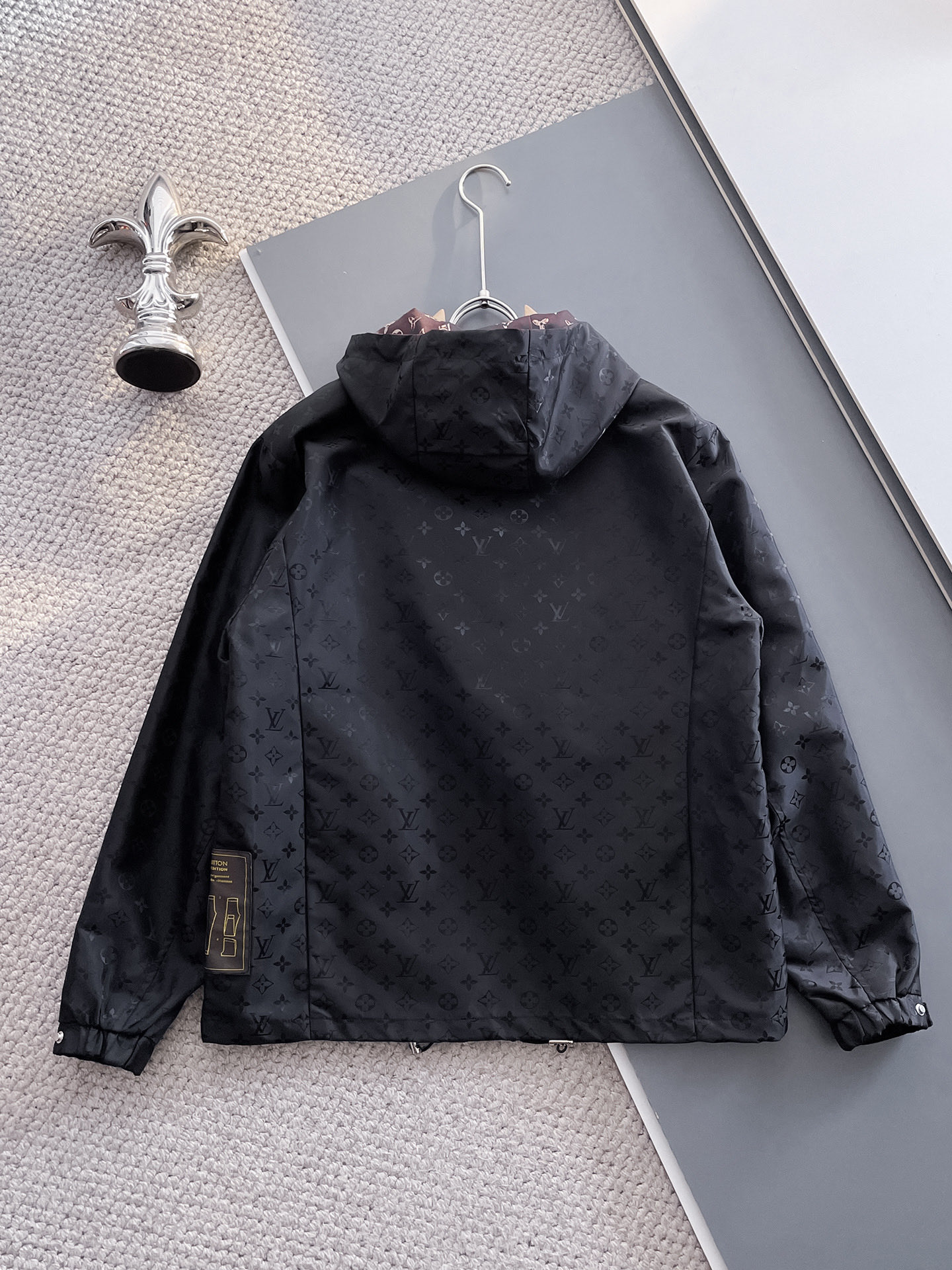 Hoodies & Sweatshirts