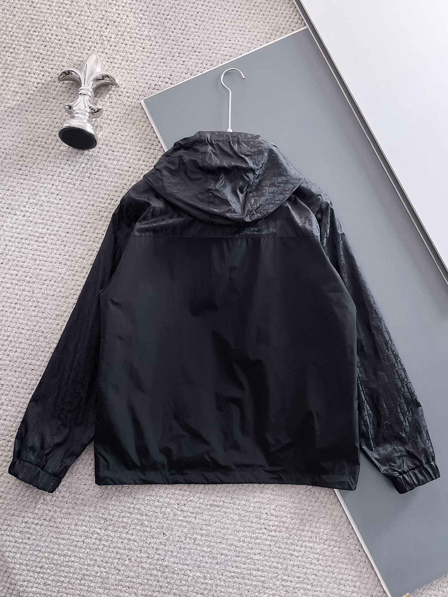 Hoodies & Sweatshirts