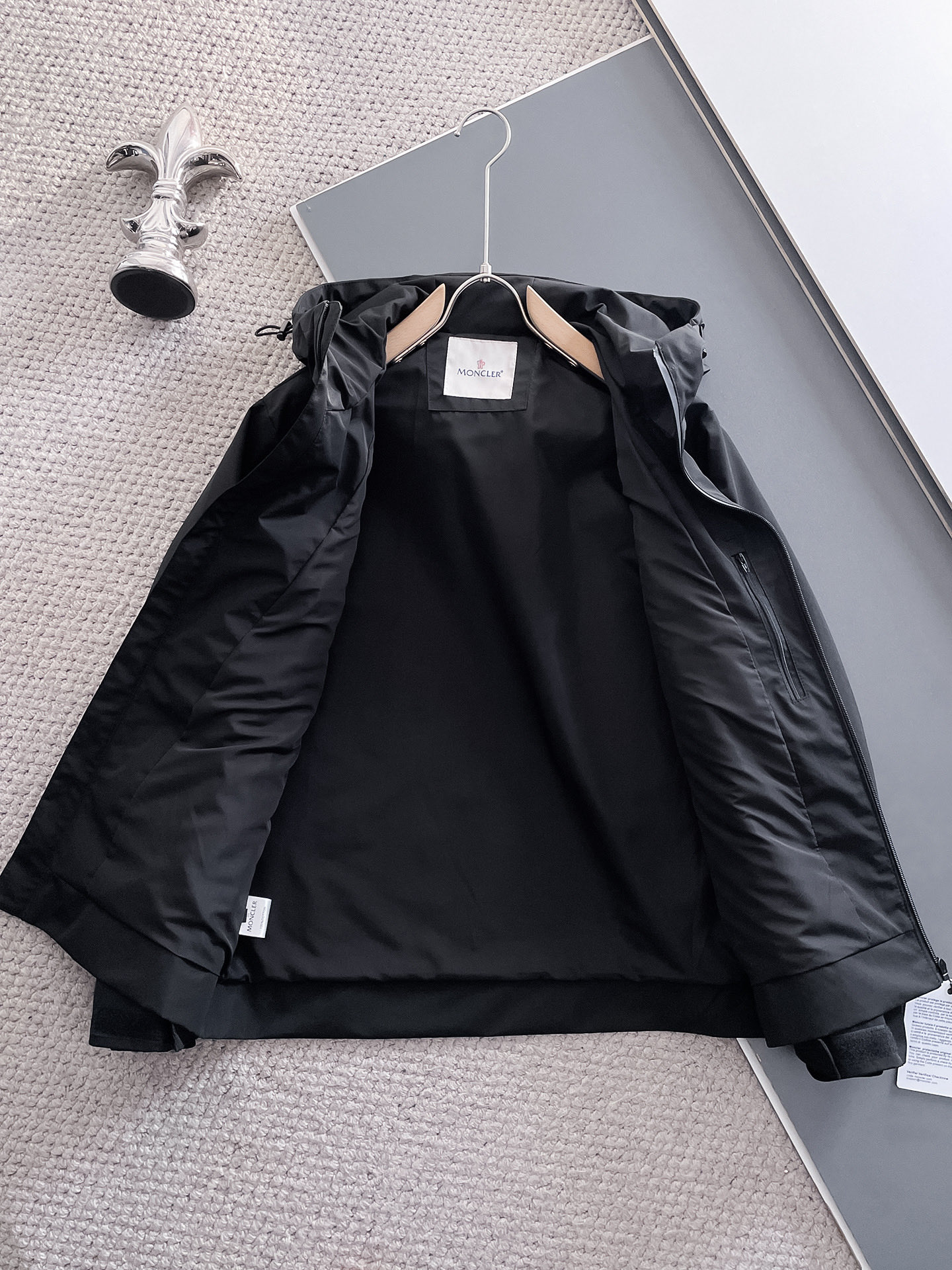 Hoodies & Sweatshirts