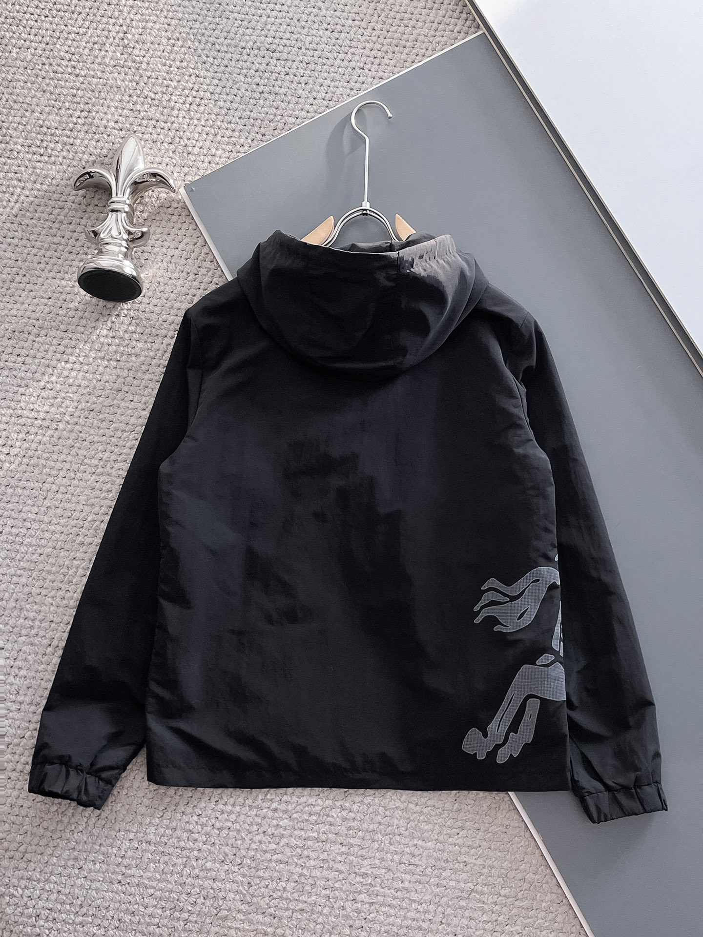 Hoodies & Sweatshirts