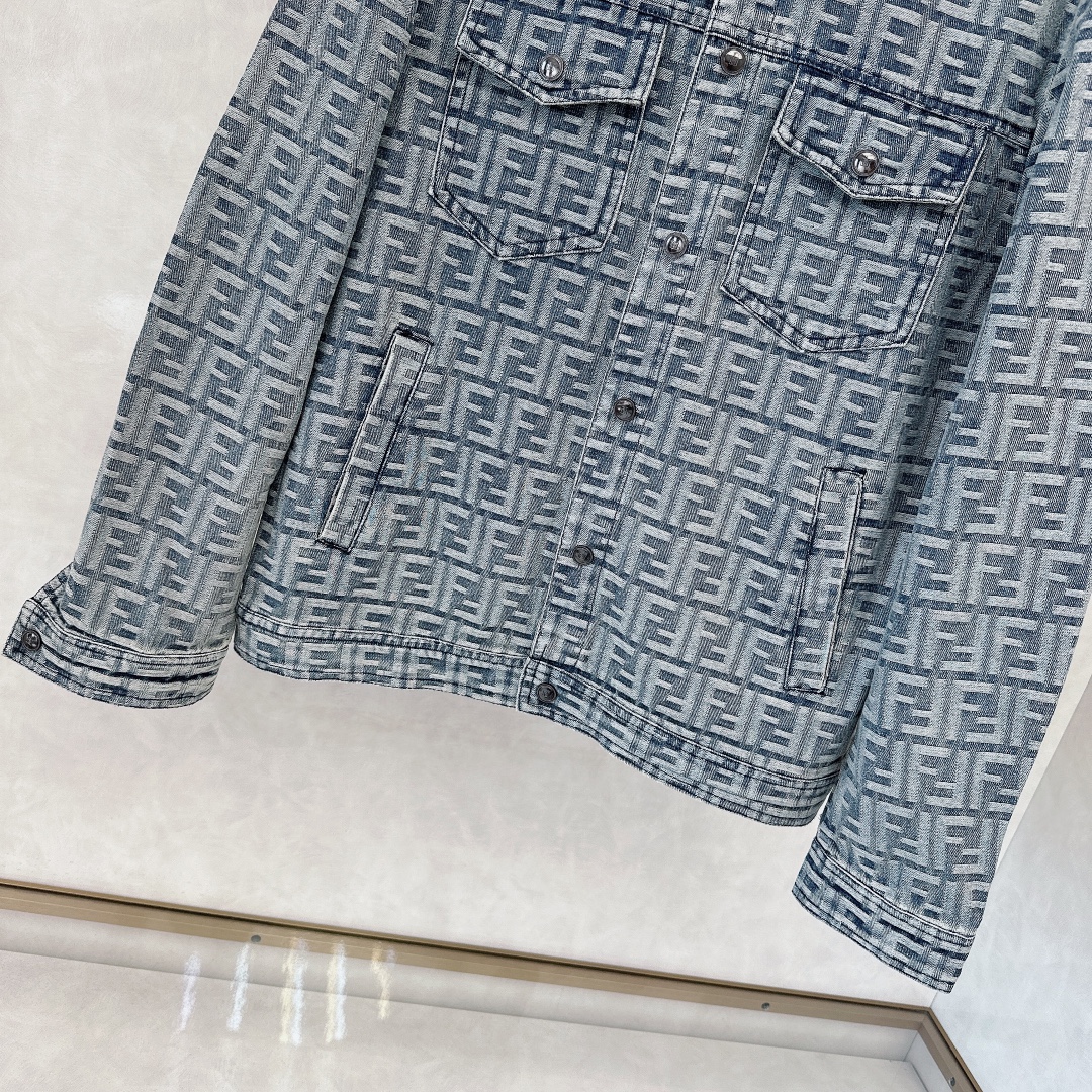 Coats & Jackets