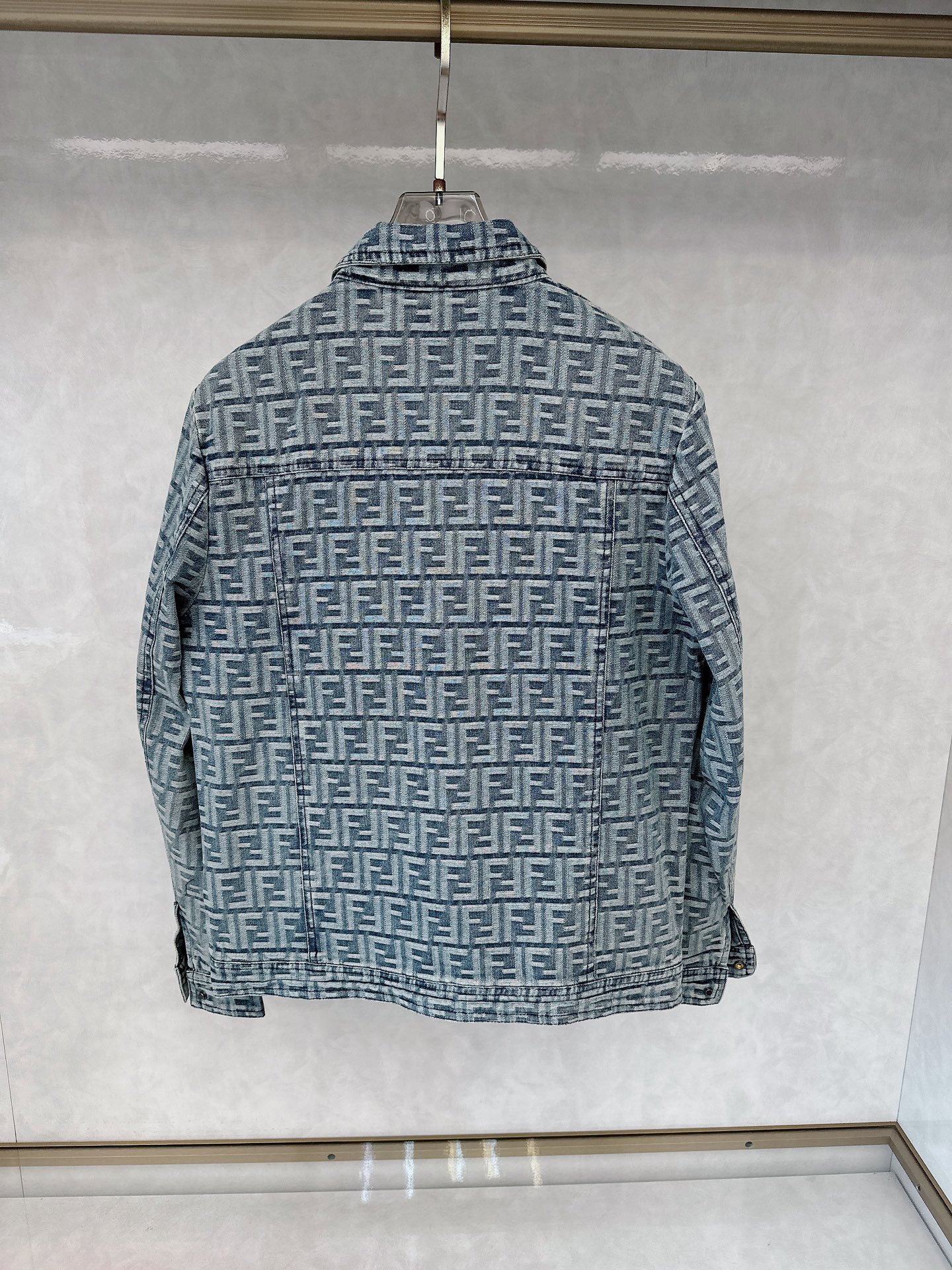 Coats & Jackets