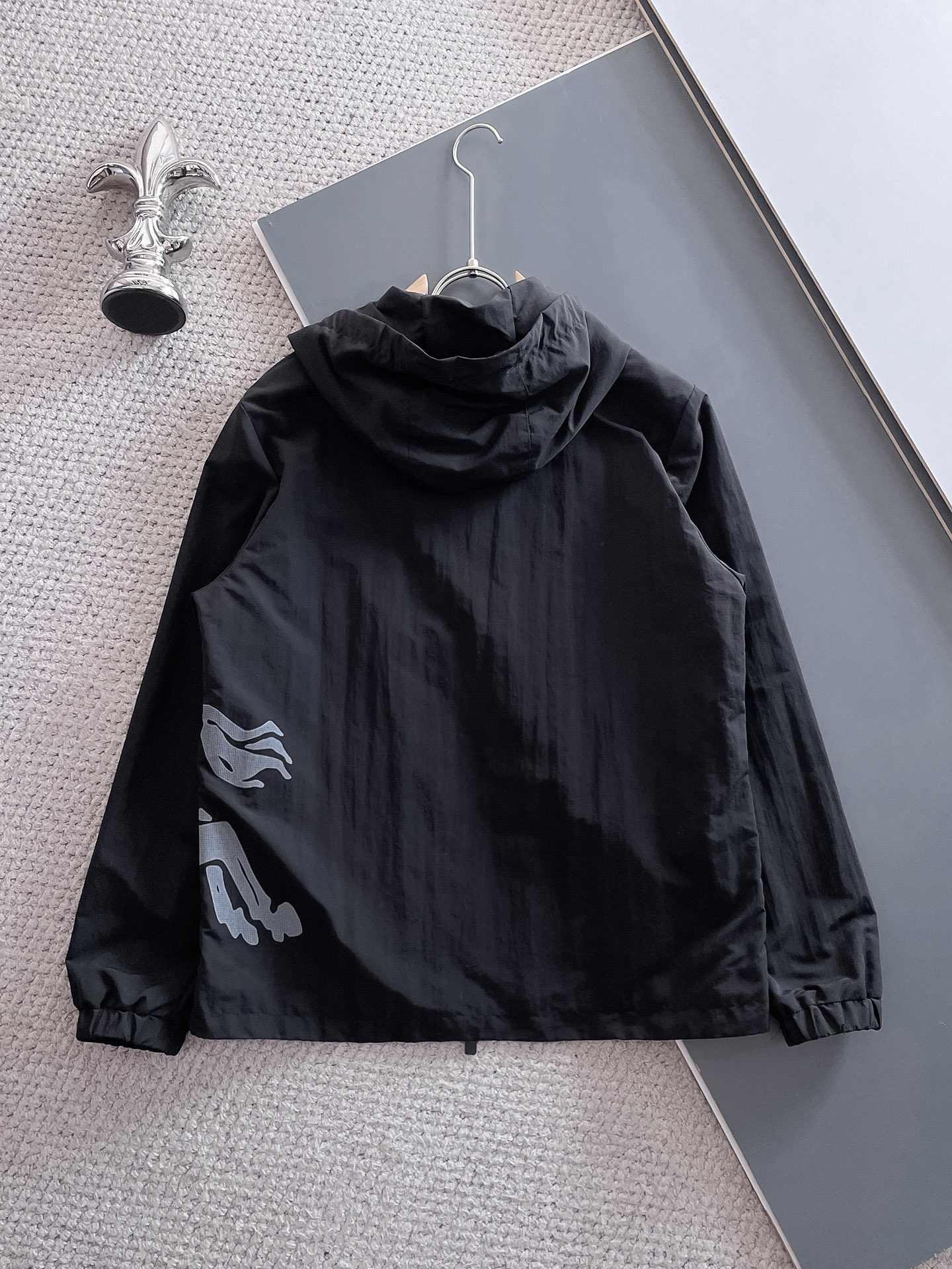 Hoodies & Sweatshirts