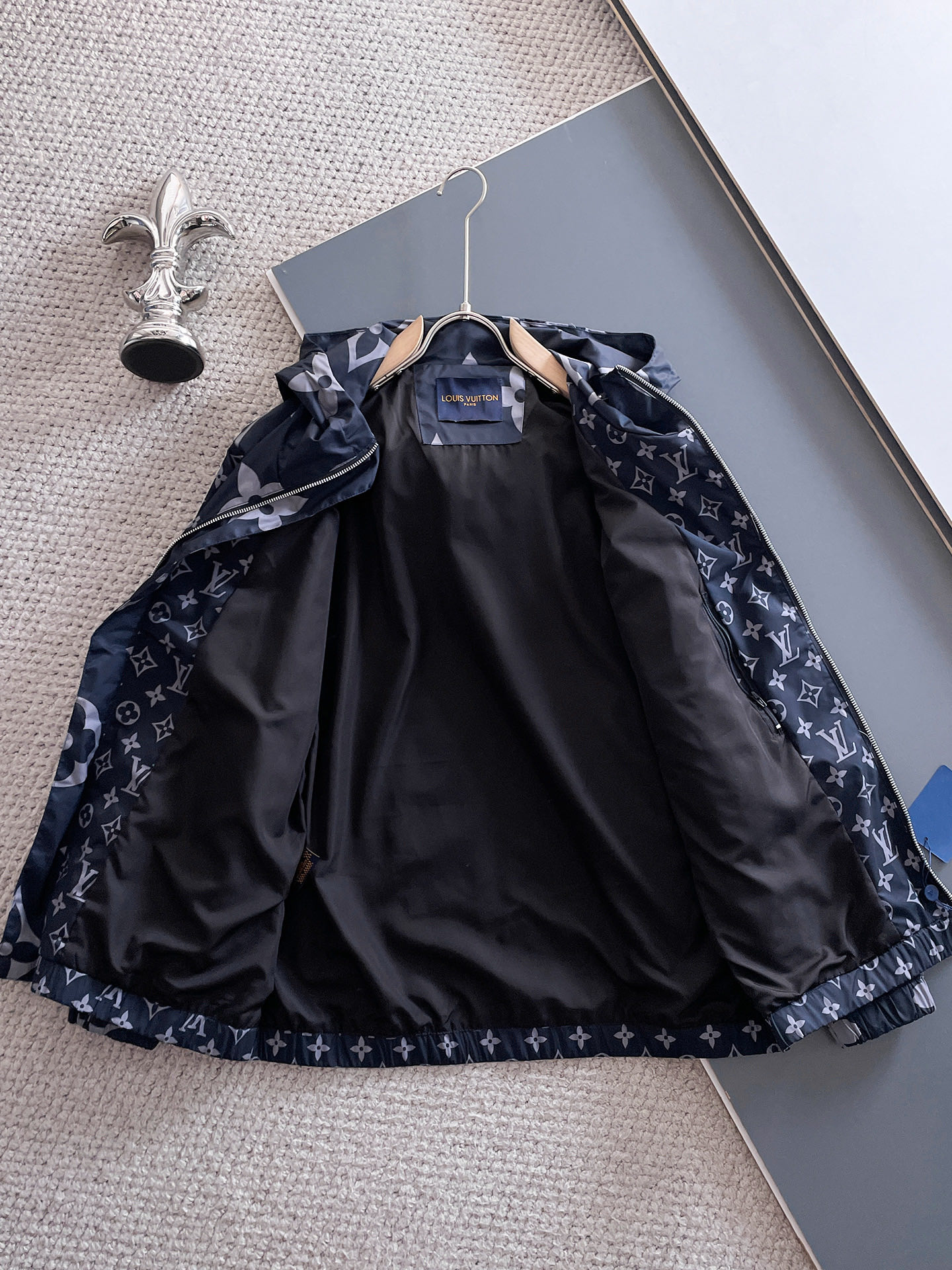 Hoodies & Sweatshirts