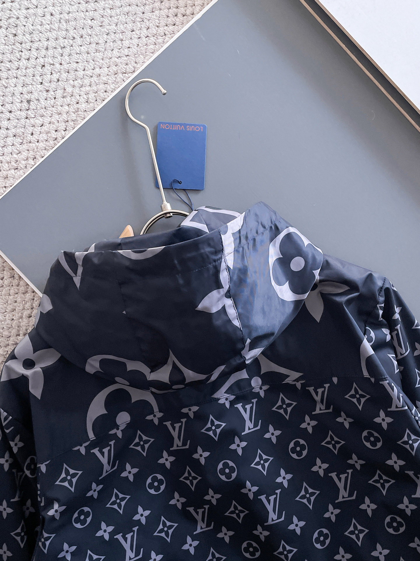 Hoodies & Sweatshirts