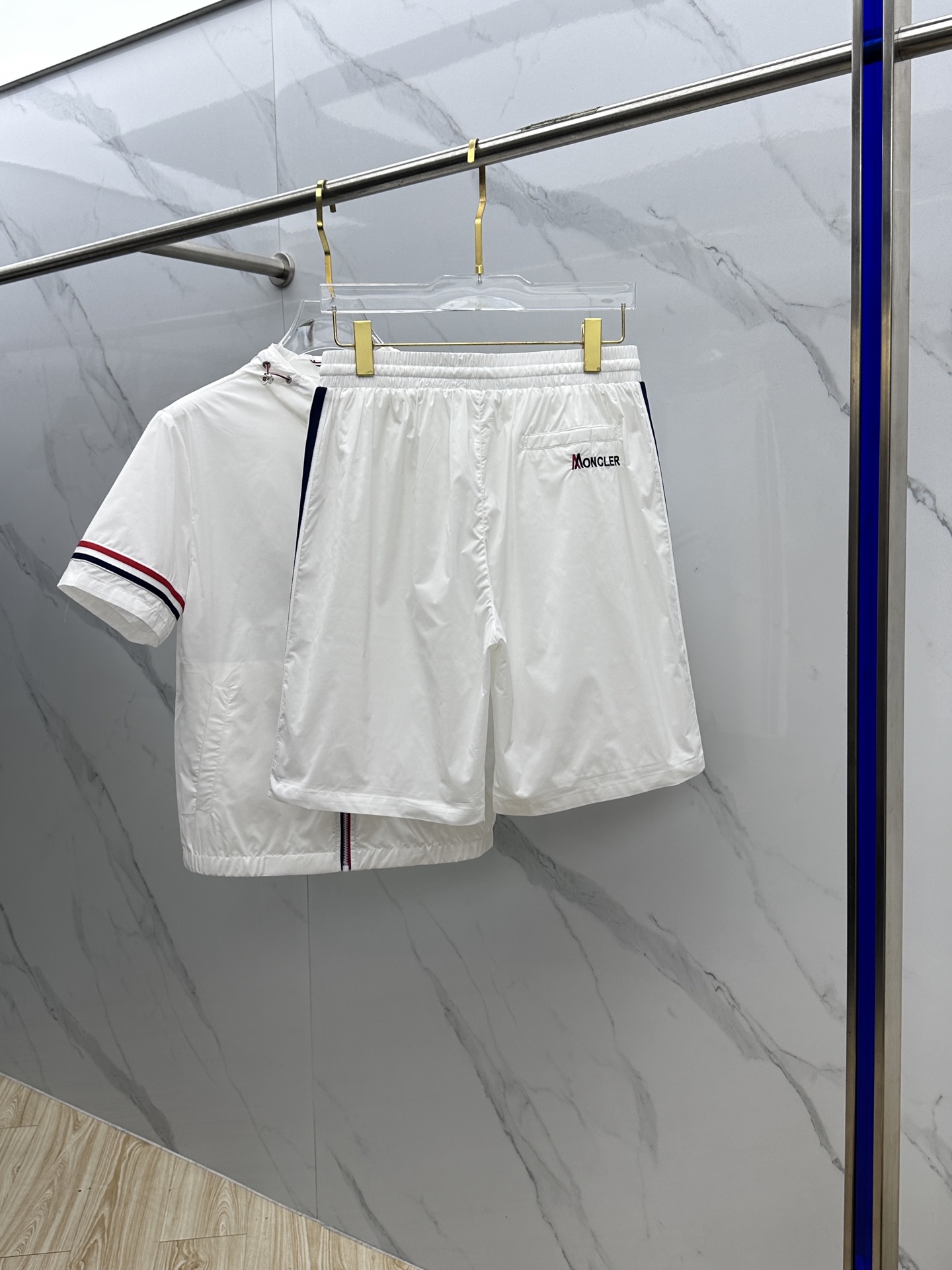Leisure suit