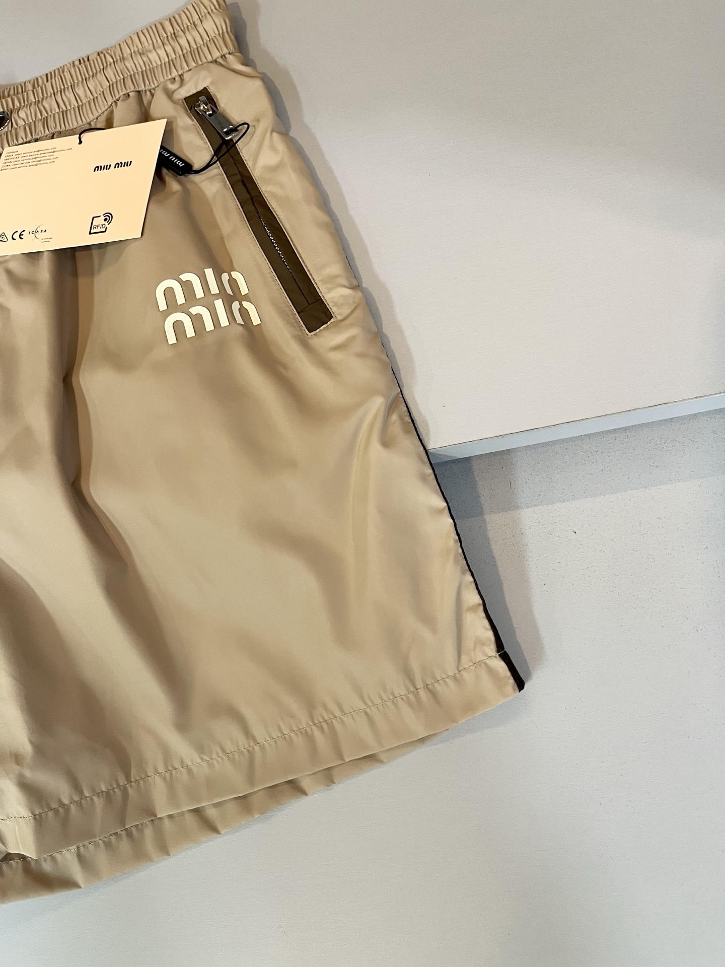 Hoodies & Sweatshirts