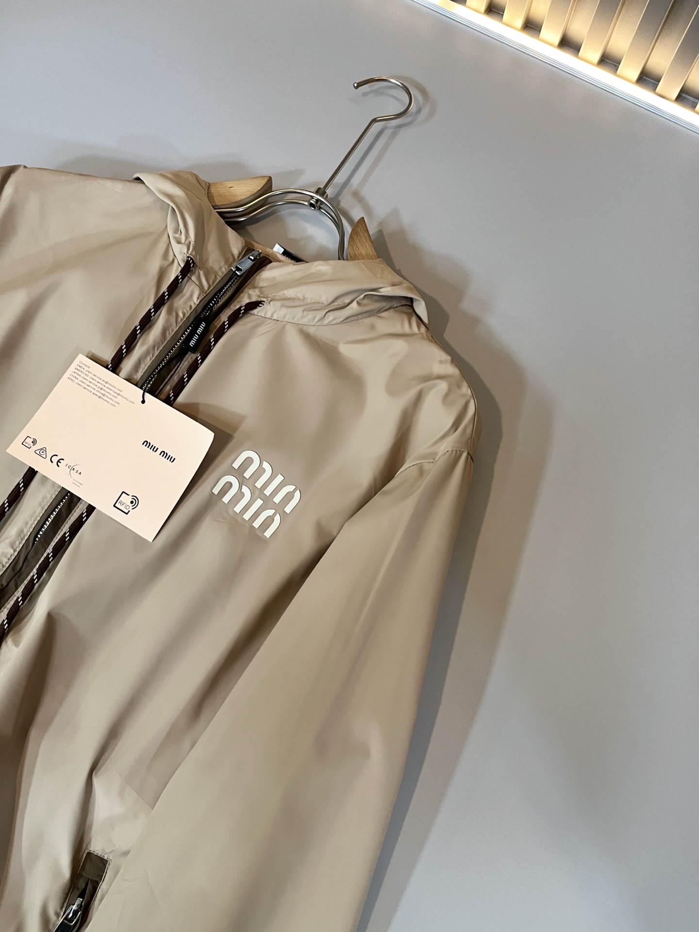 Hoodies & Sweatshirts