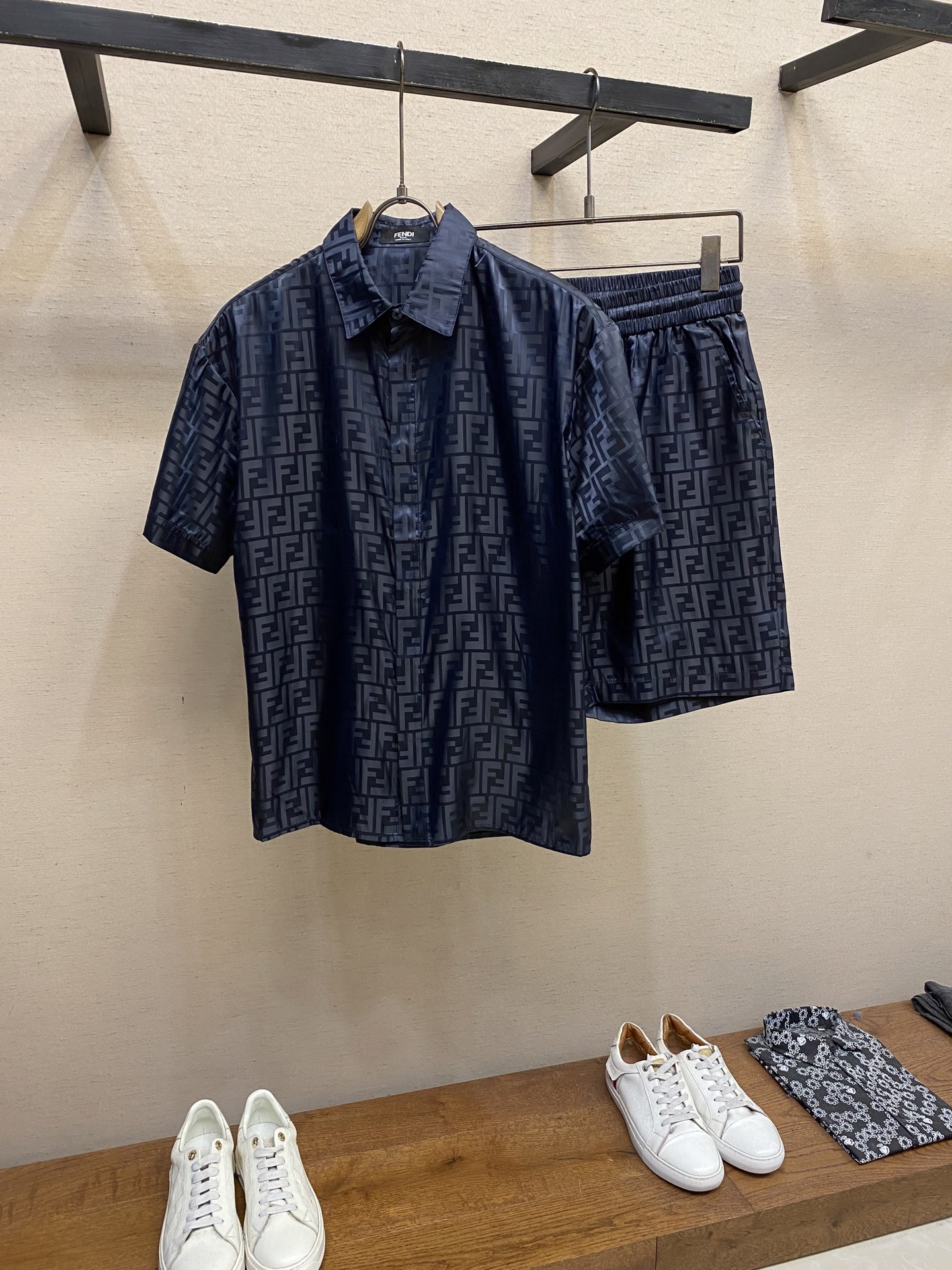 Hoodies & Sweatshirts