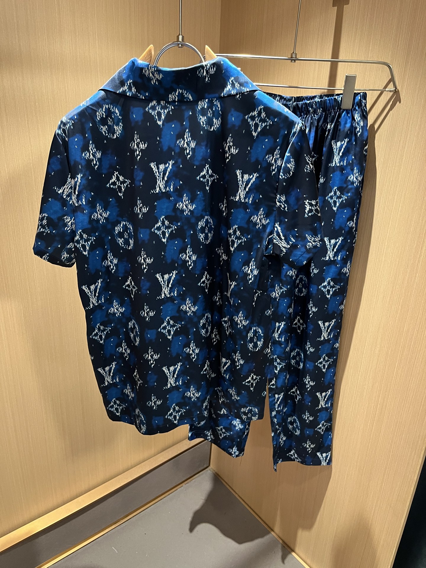 Leisure suit