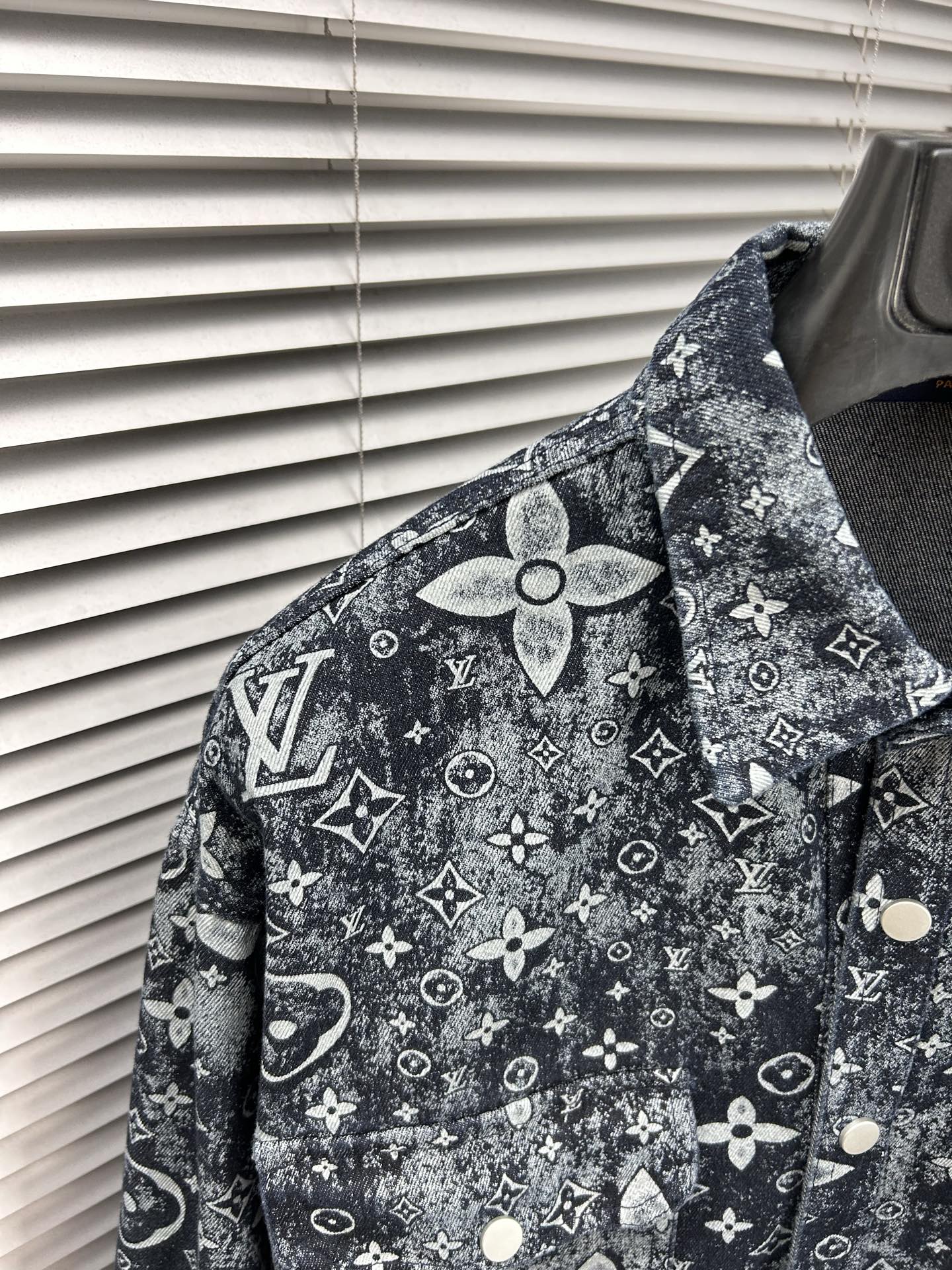 Coats & Jackets