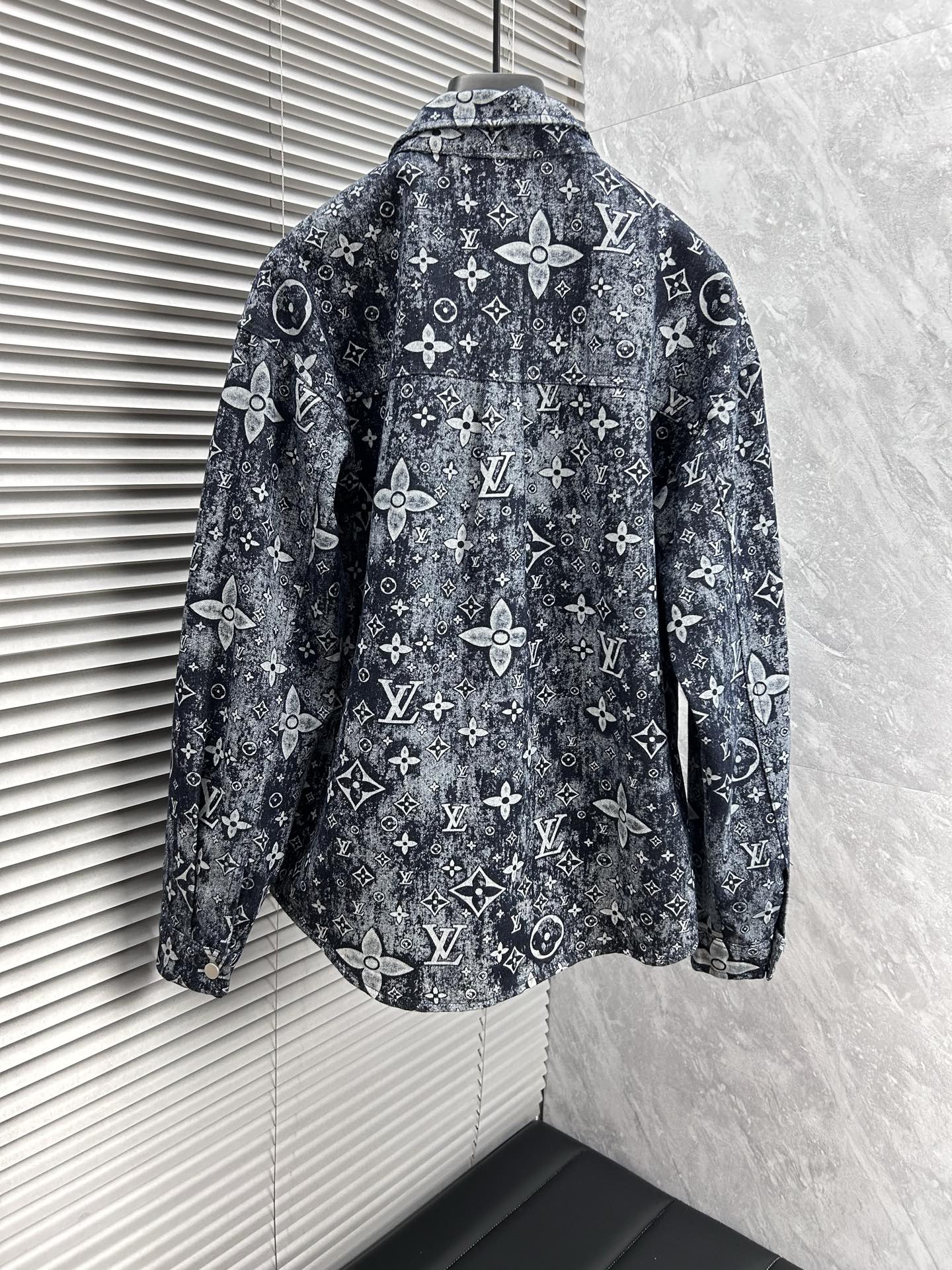 Coats & Jackets