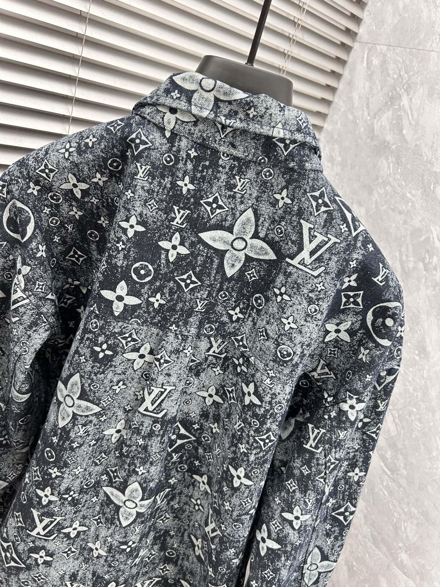 Coats & Jackets