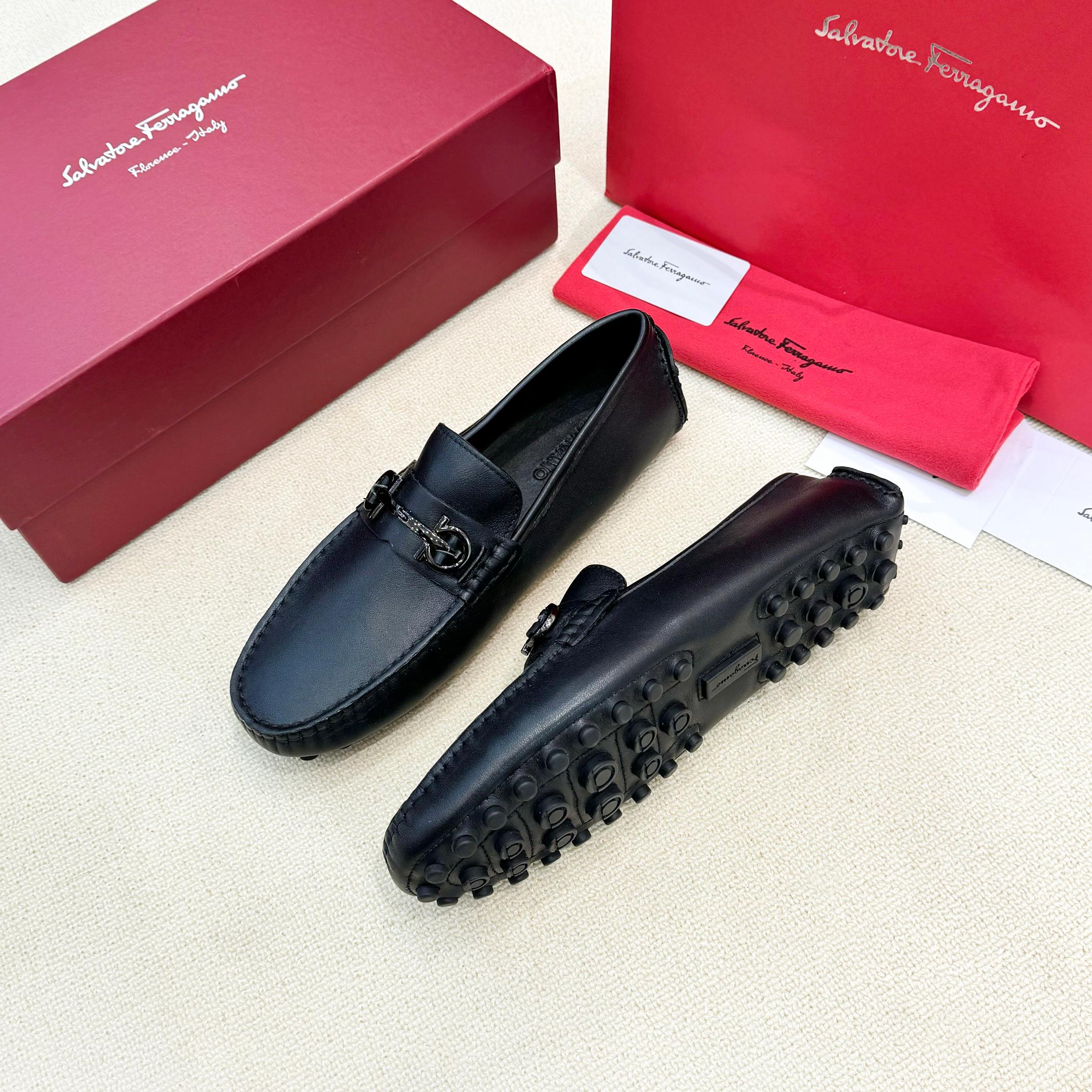 FerragamoSHOES