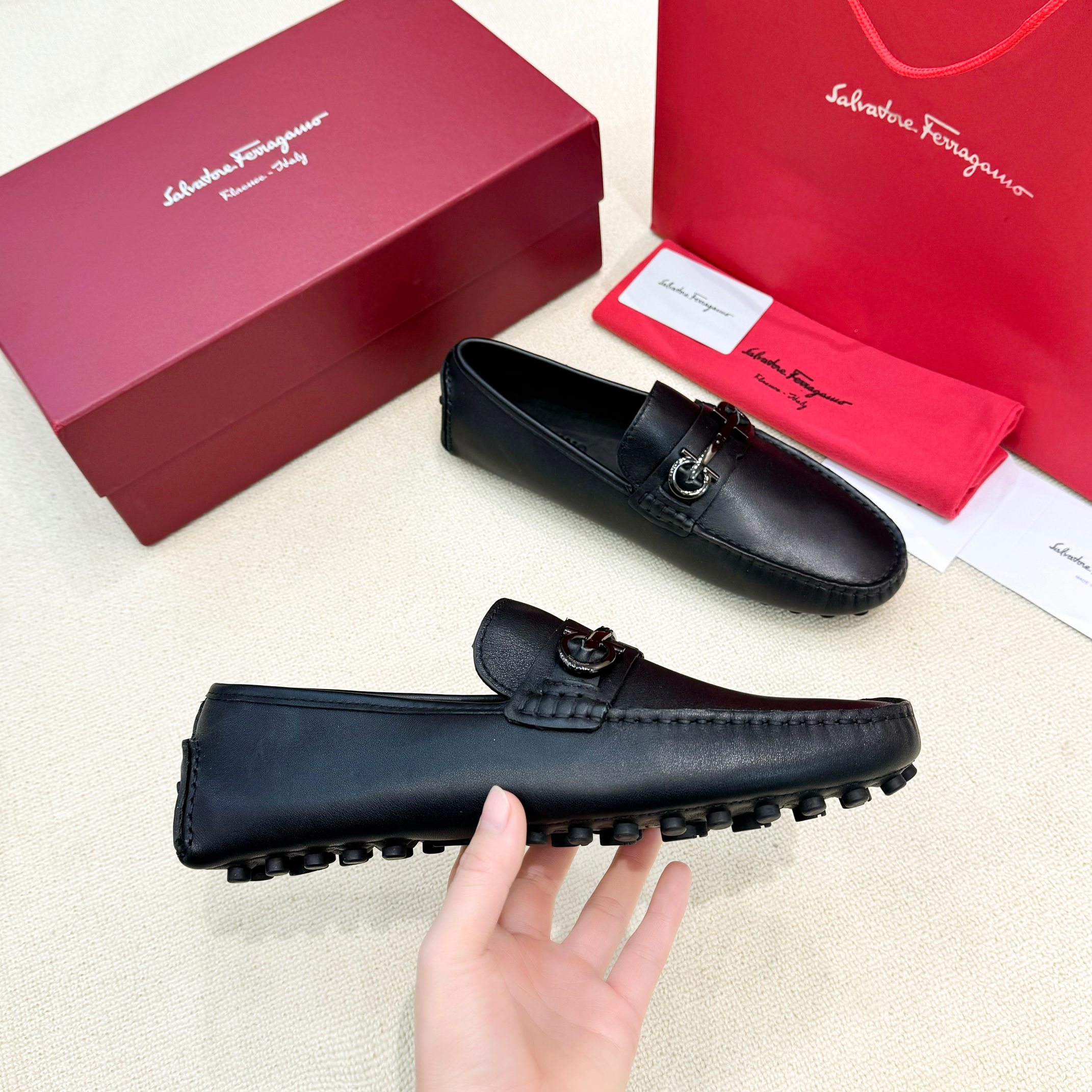 FerragamoSHOES