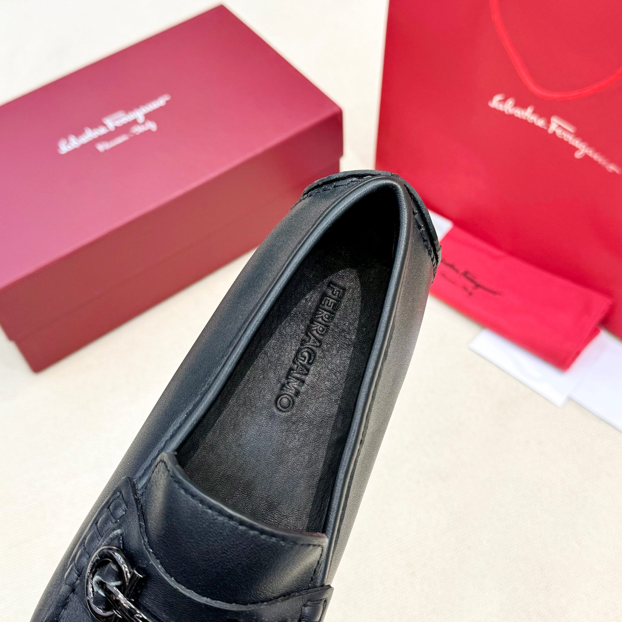FerragamoSHOES