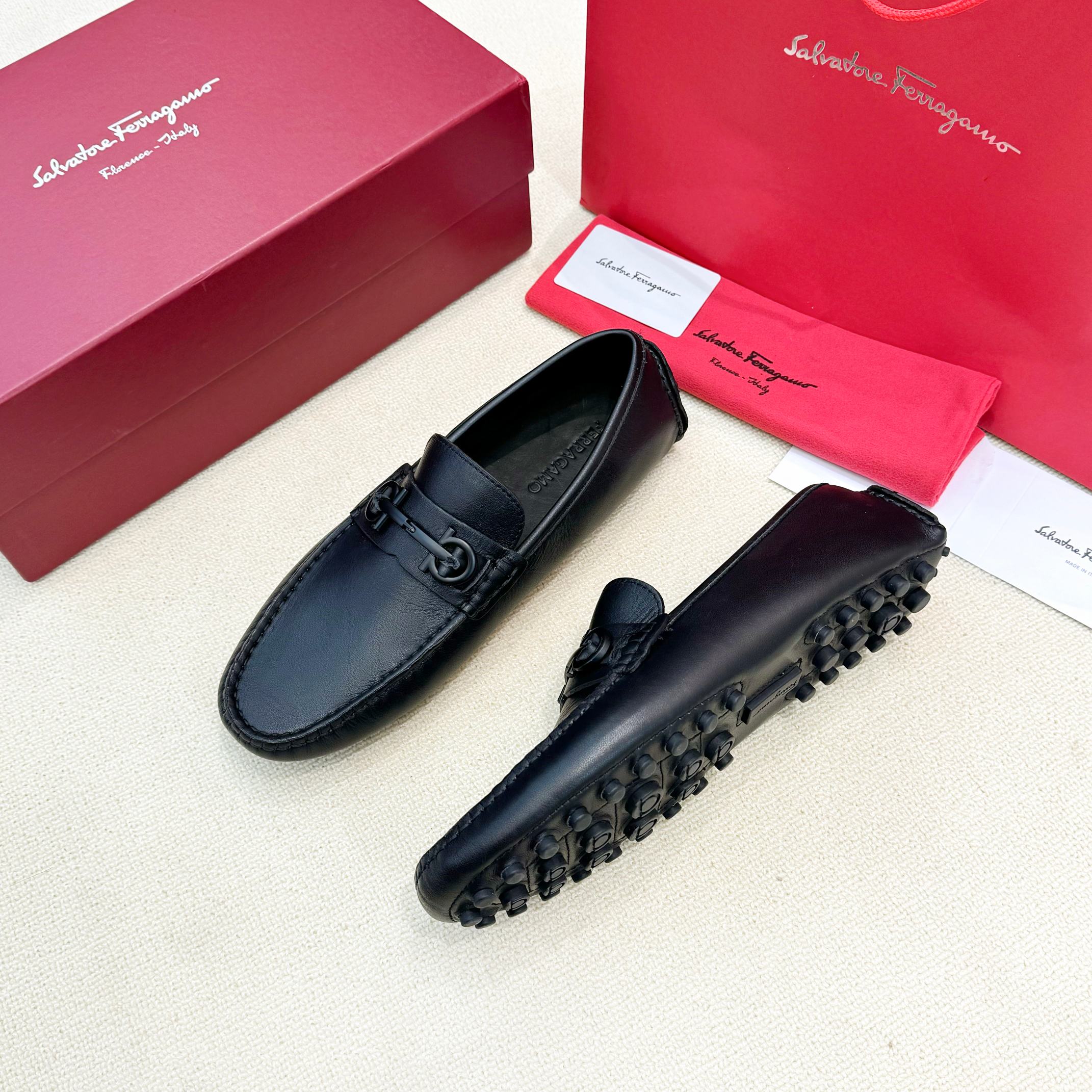 FerragamoSHOES