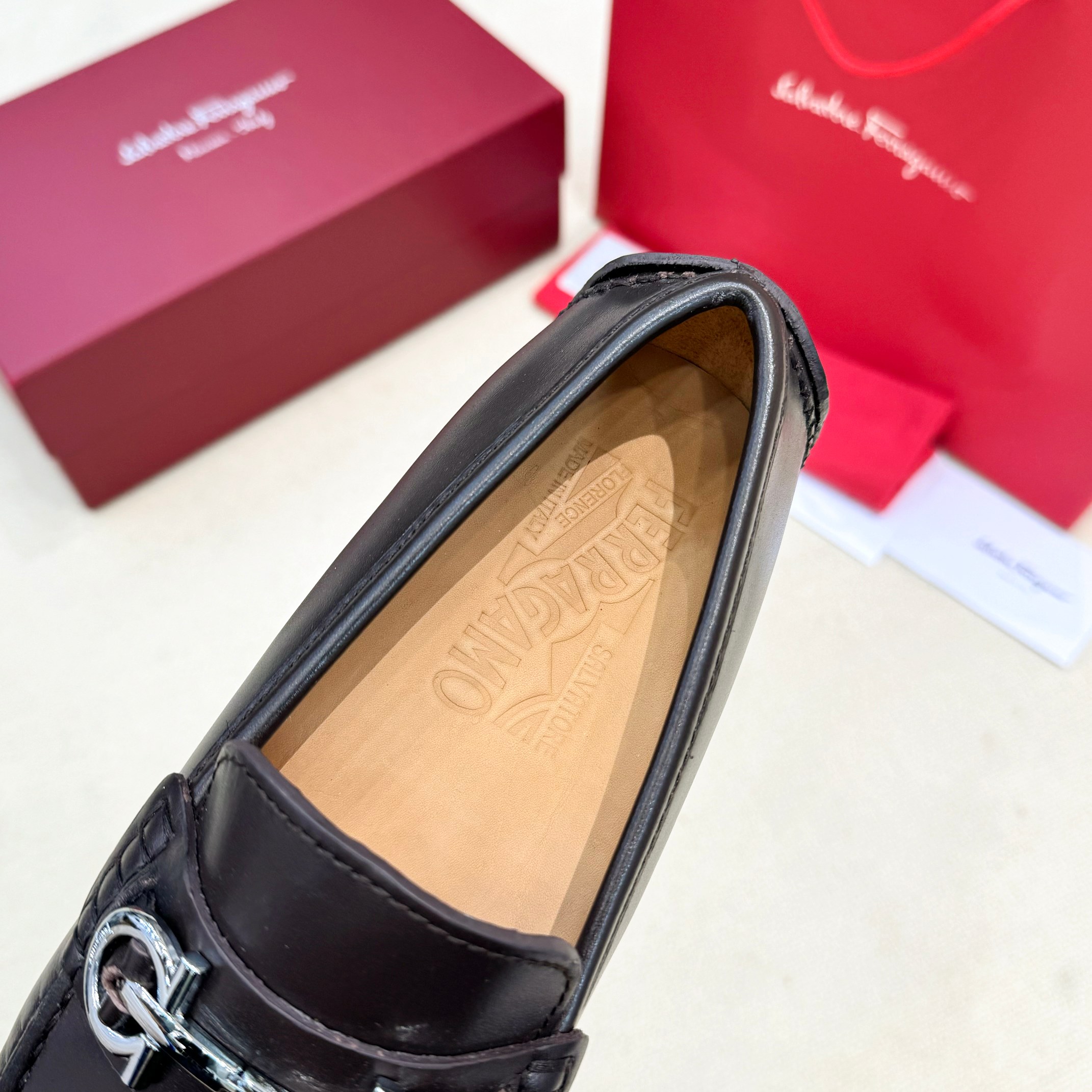 FerragamoSHOES