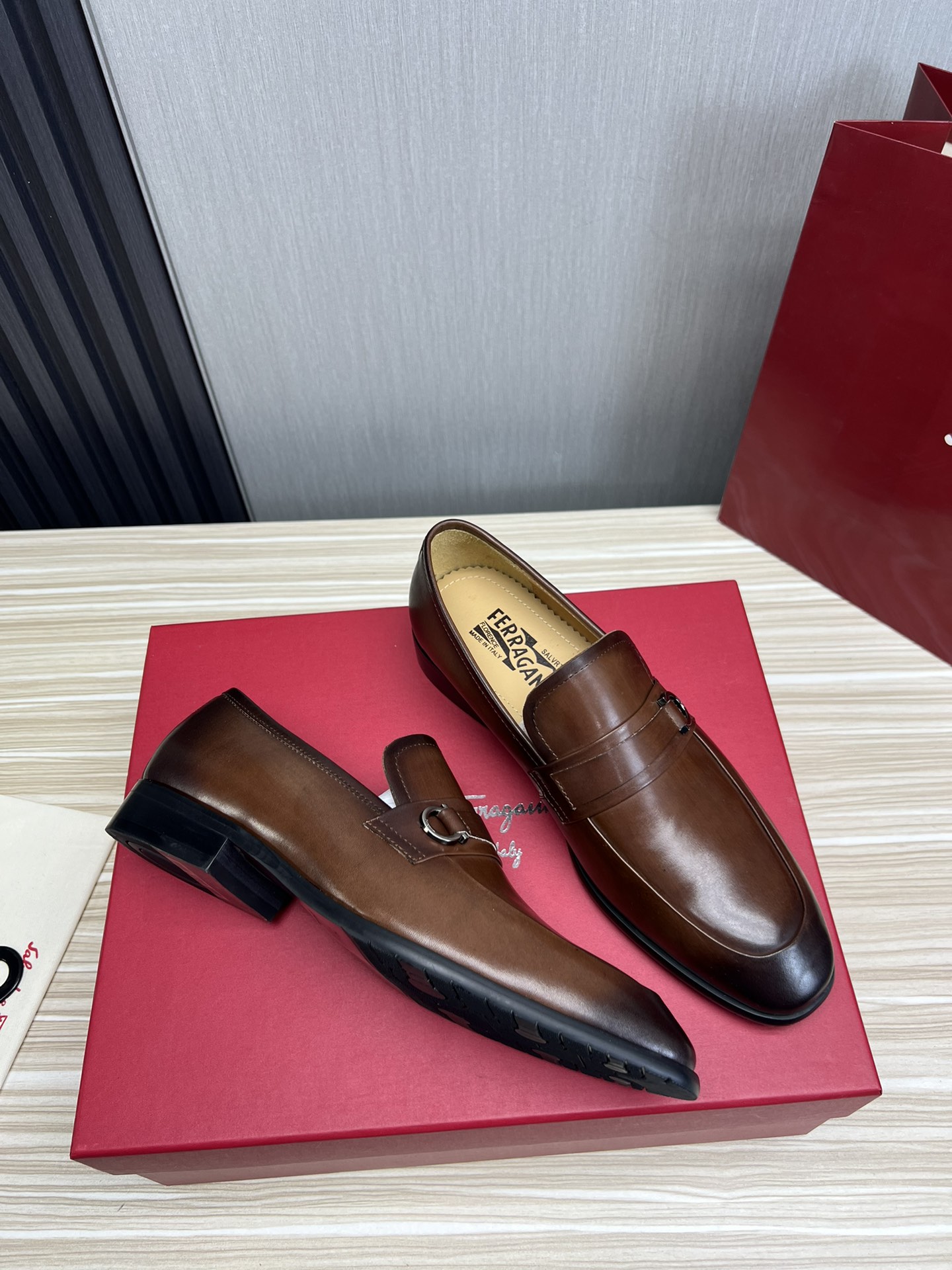 FerragamoSHOES