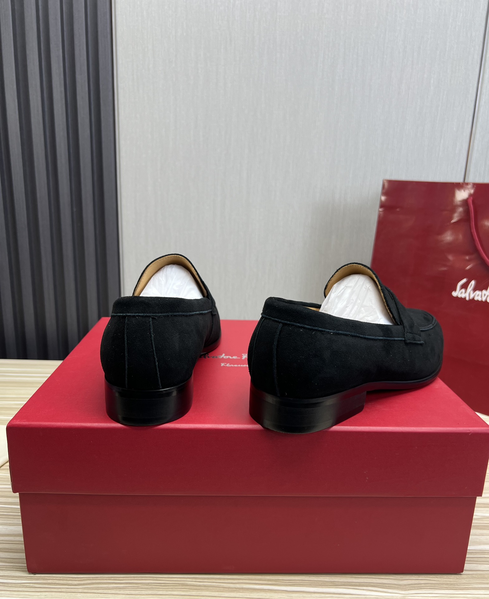 FerragamoSHOES