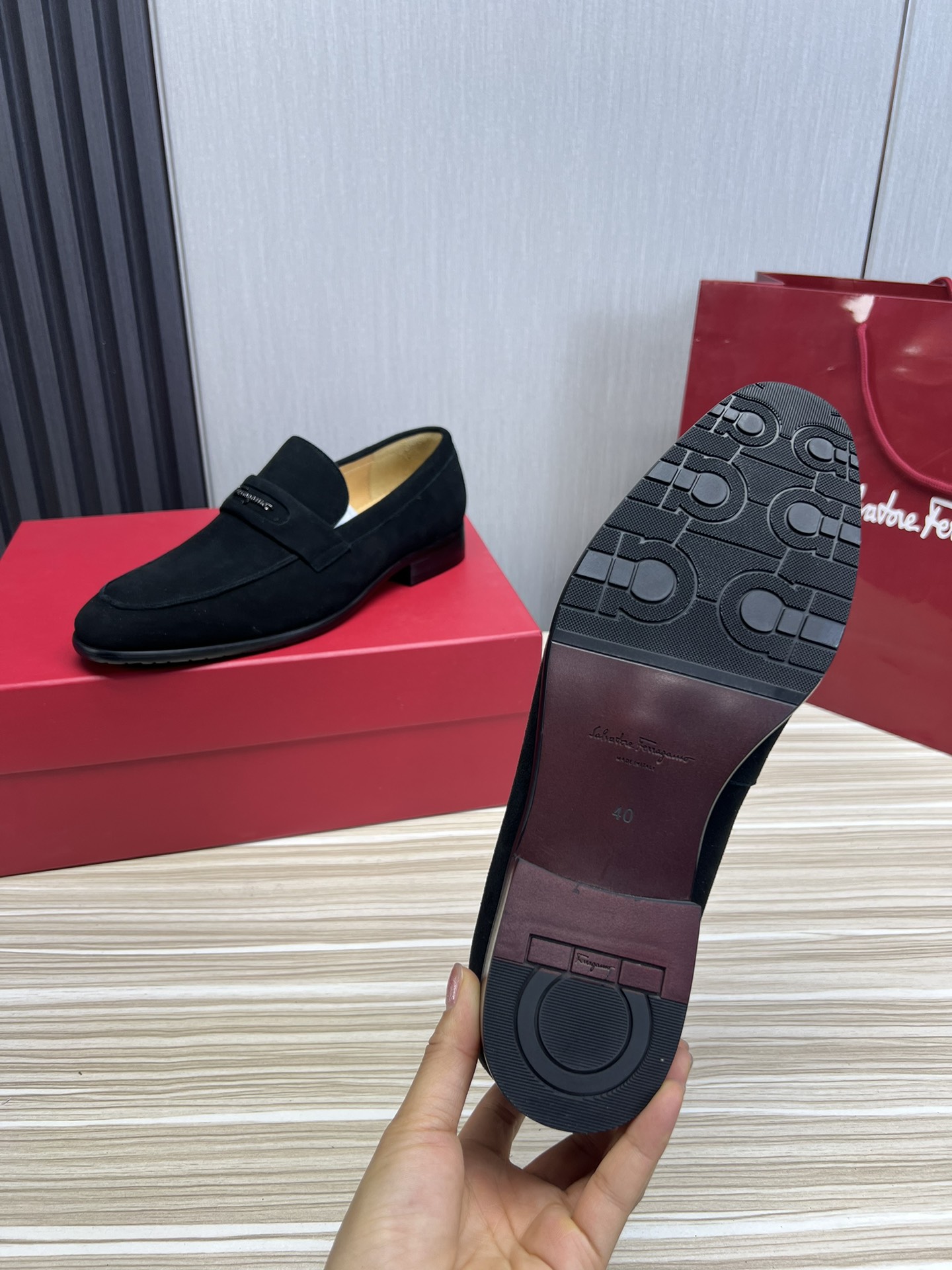 FerragamoSHOES