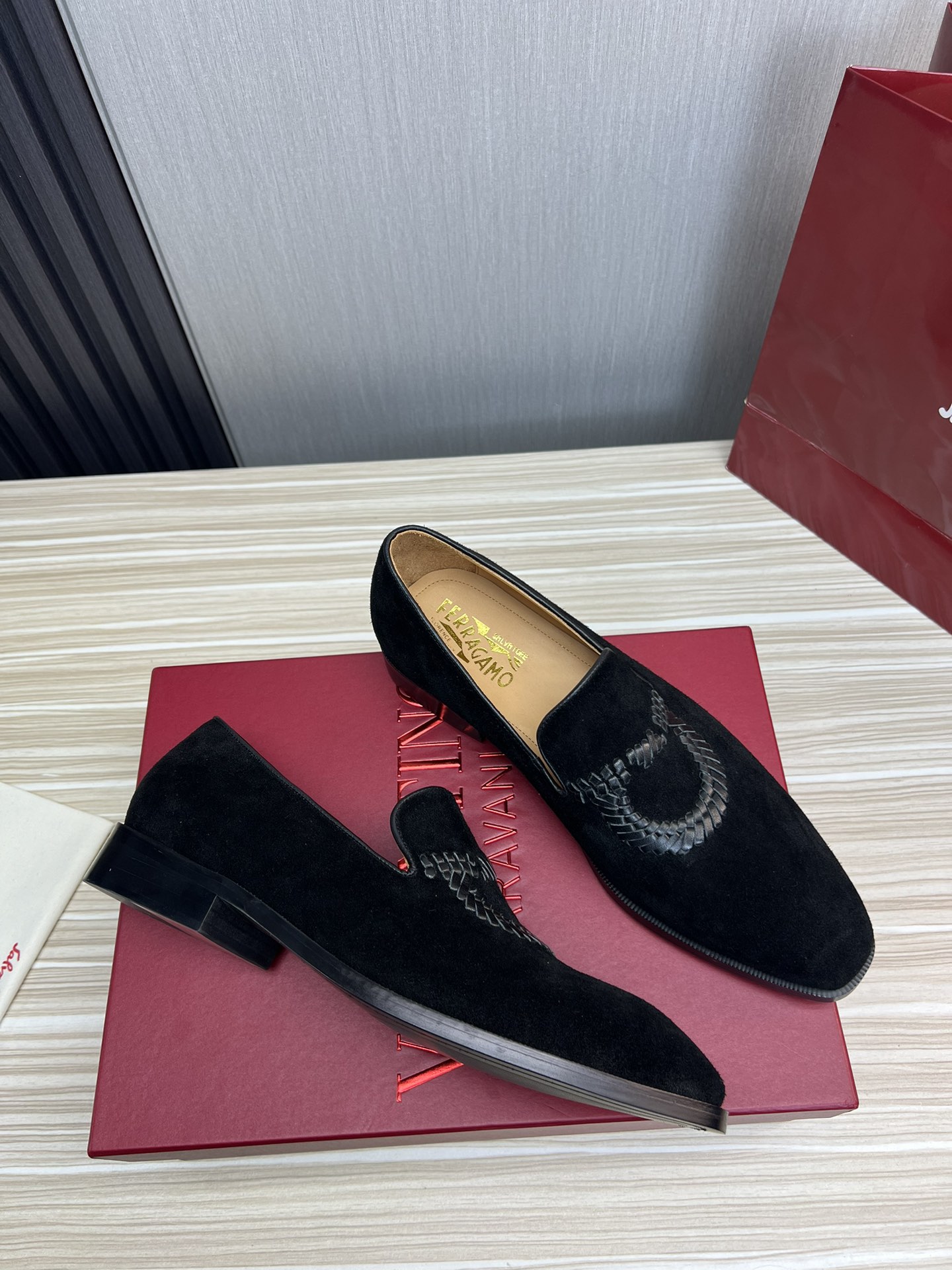 FerragamoSHOES