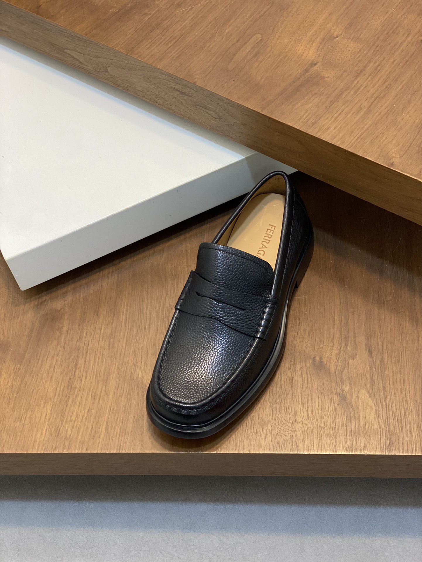 FerragamoSHOES