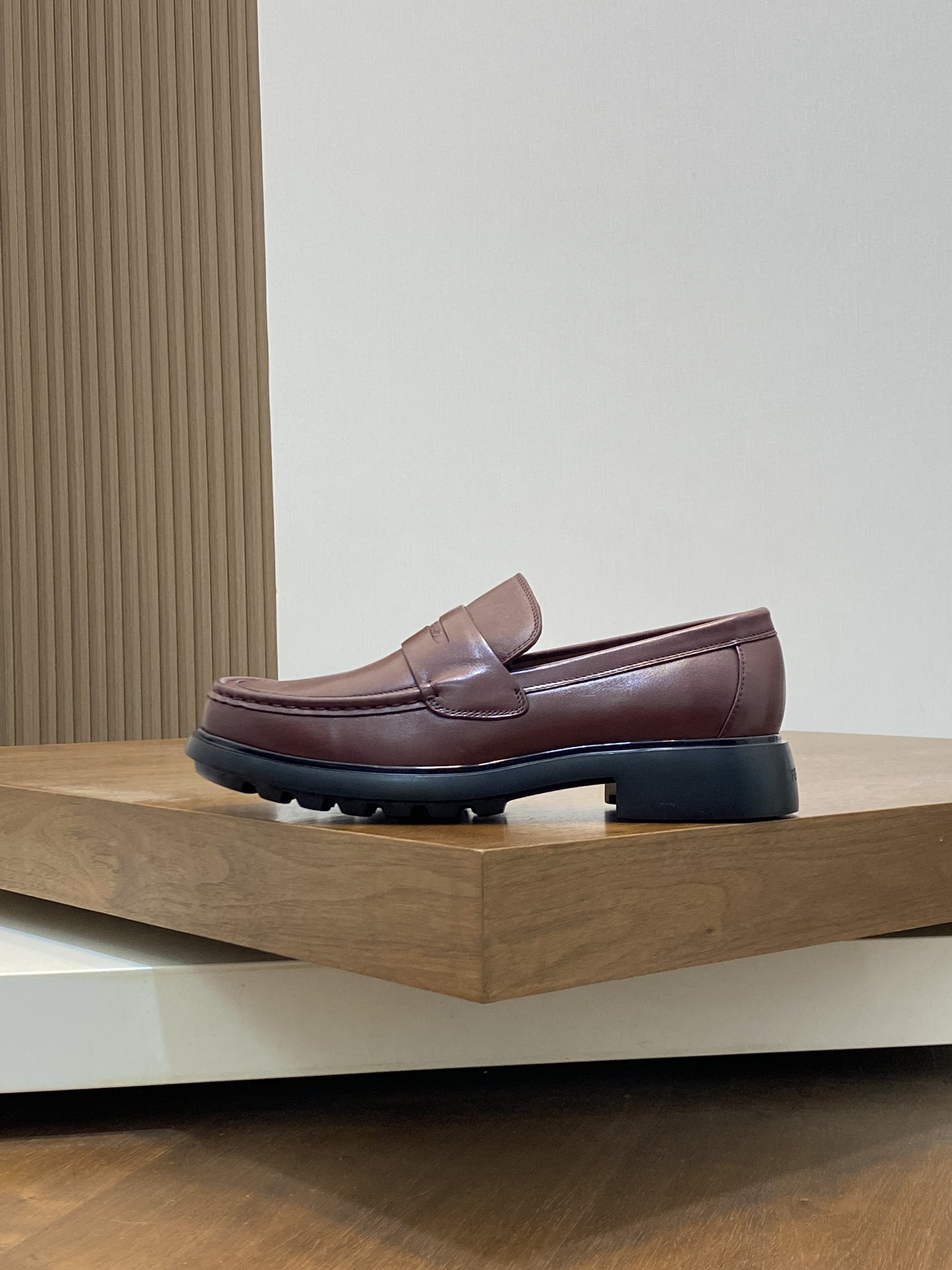 FerragamoSHOES