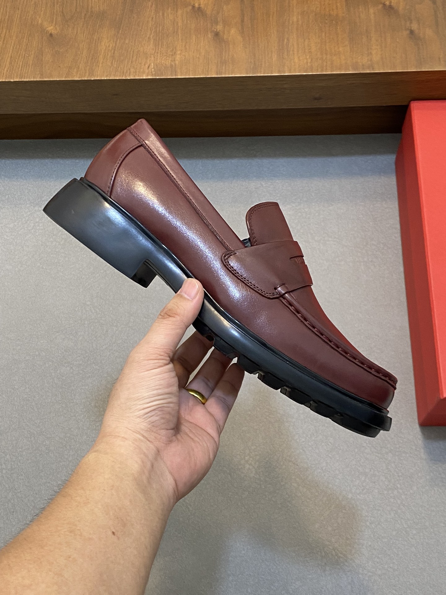 FerragamoSHOES