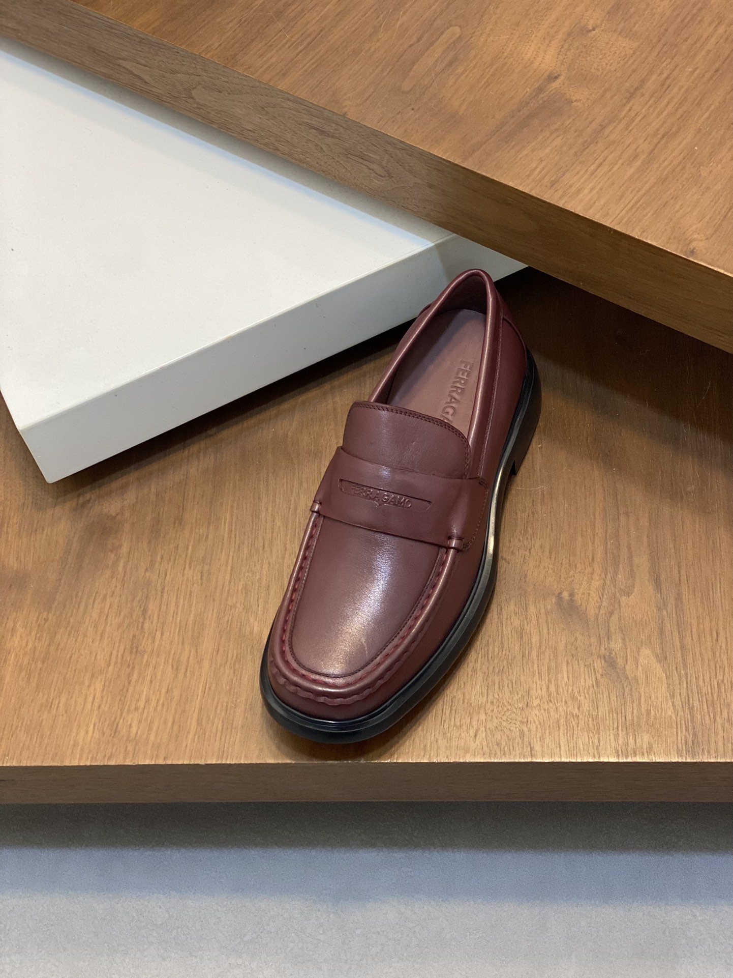 FerragamoSHOES