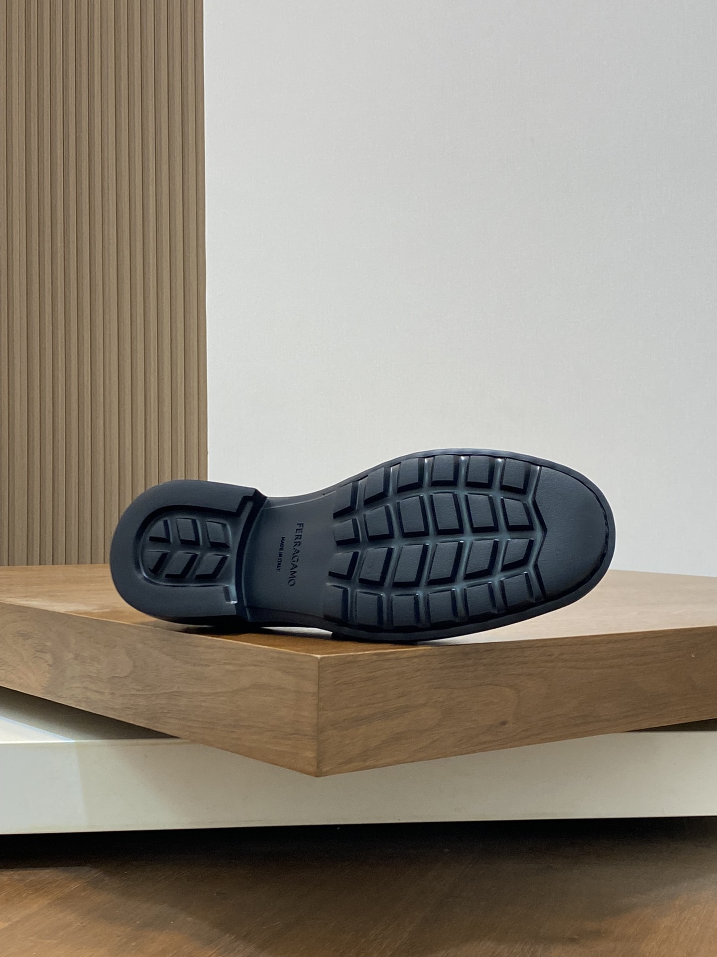 FerragamoSHOES