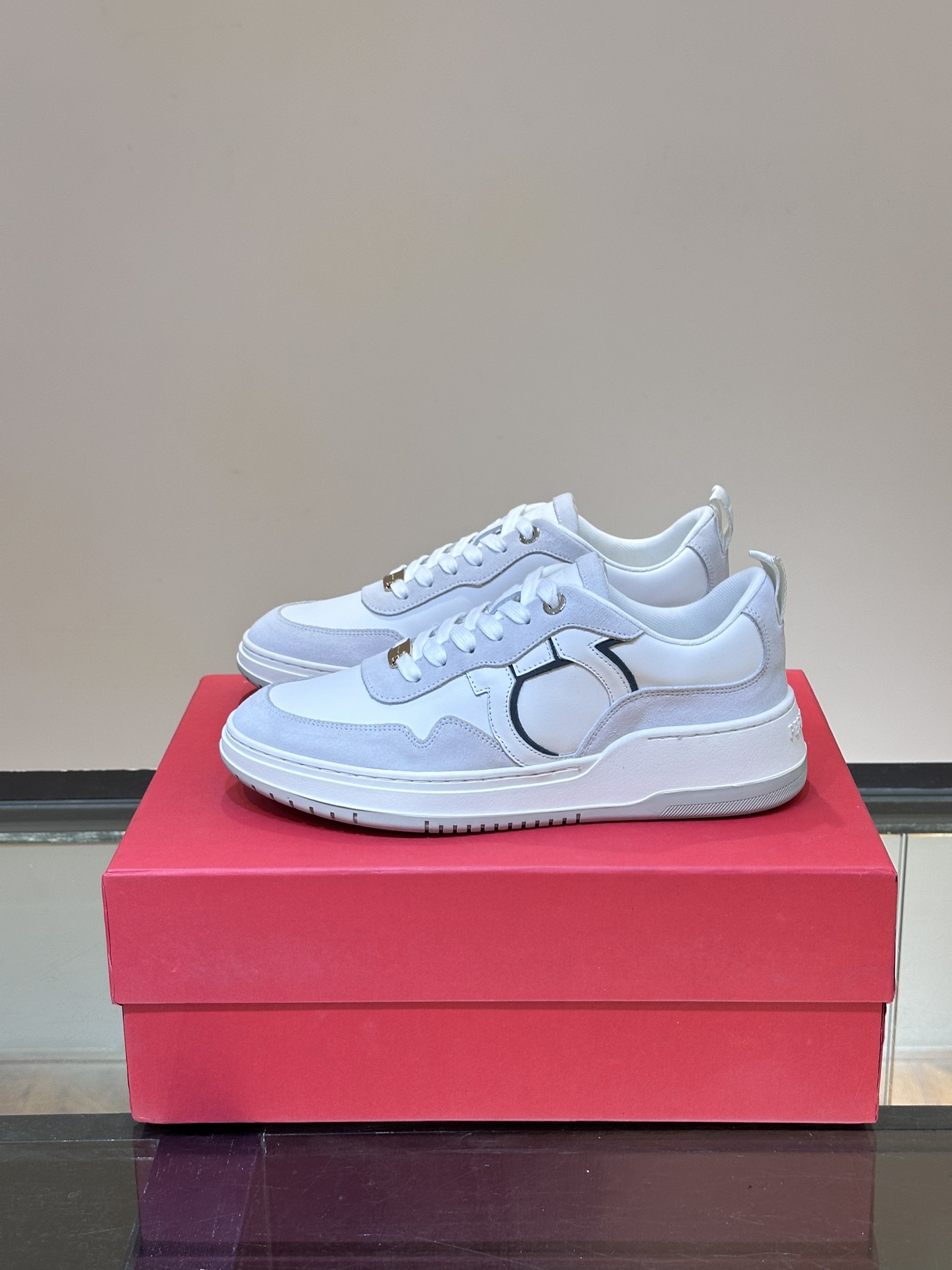 FerragamoSHOES