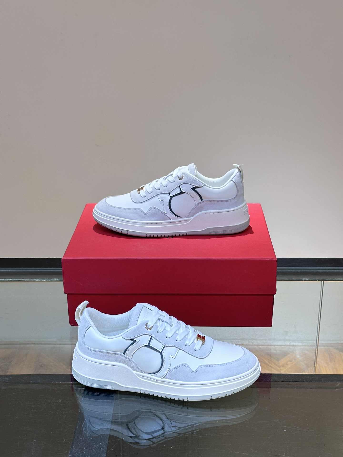 FerragamoSHOES