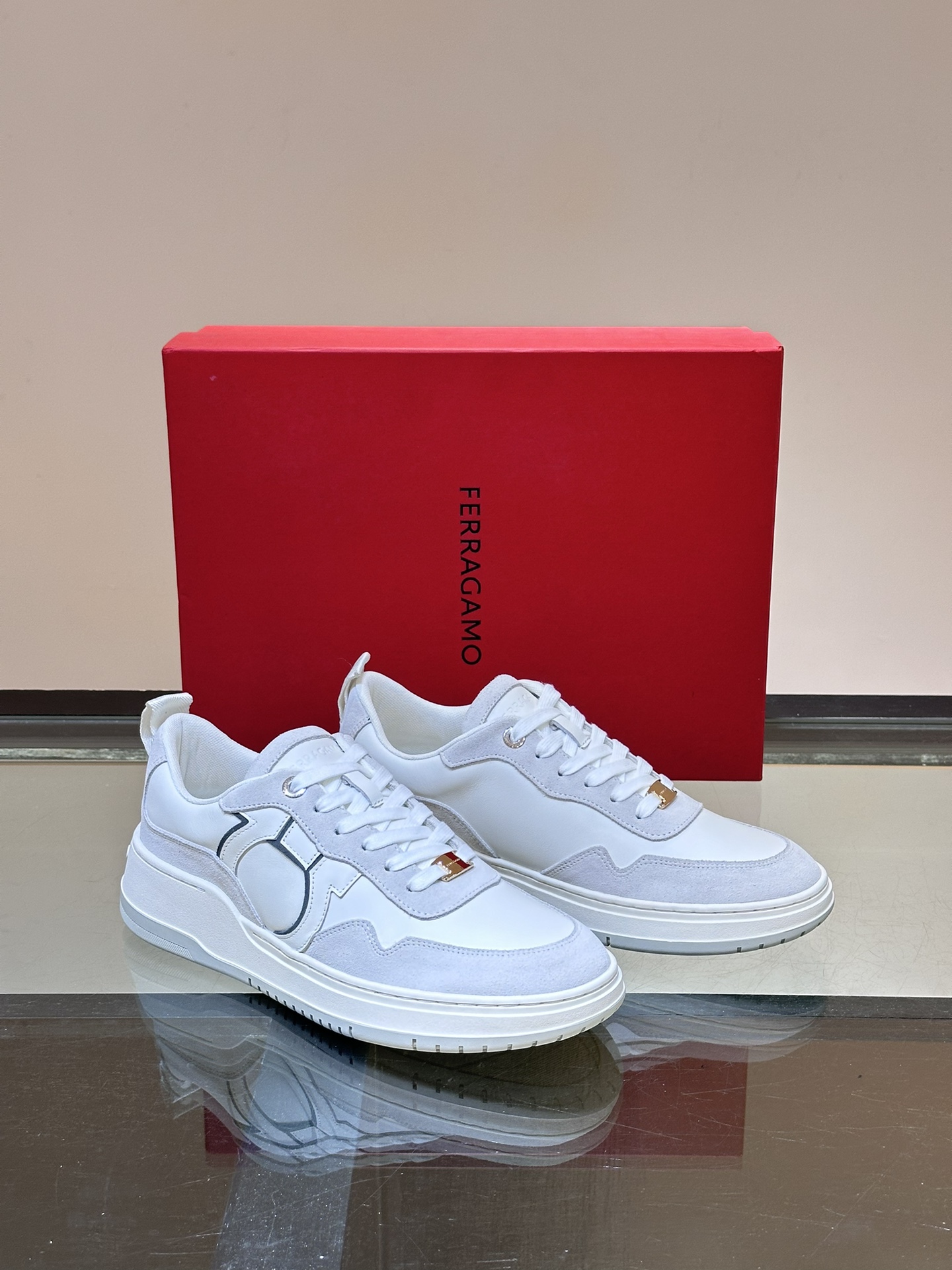 FerragamoSHOES