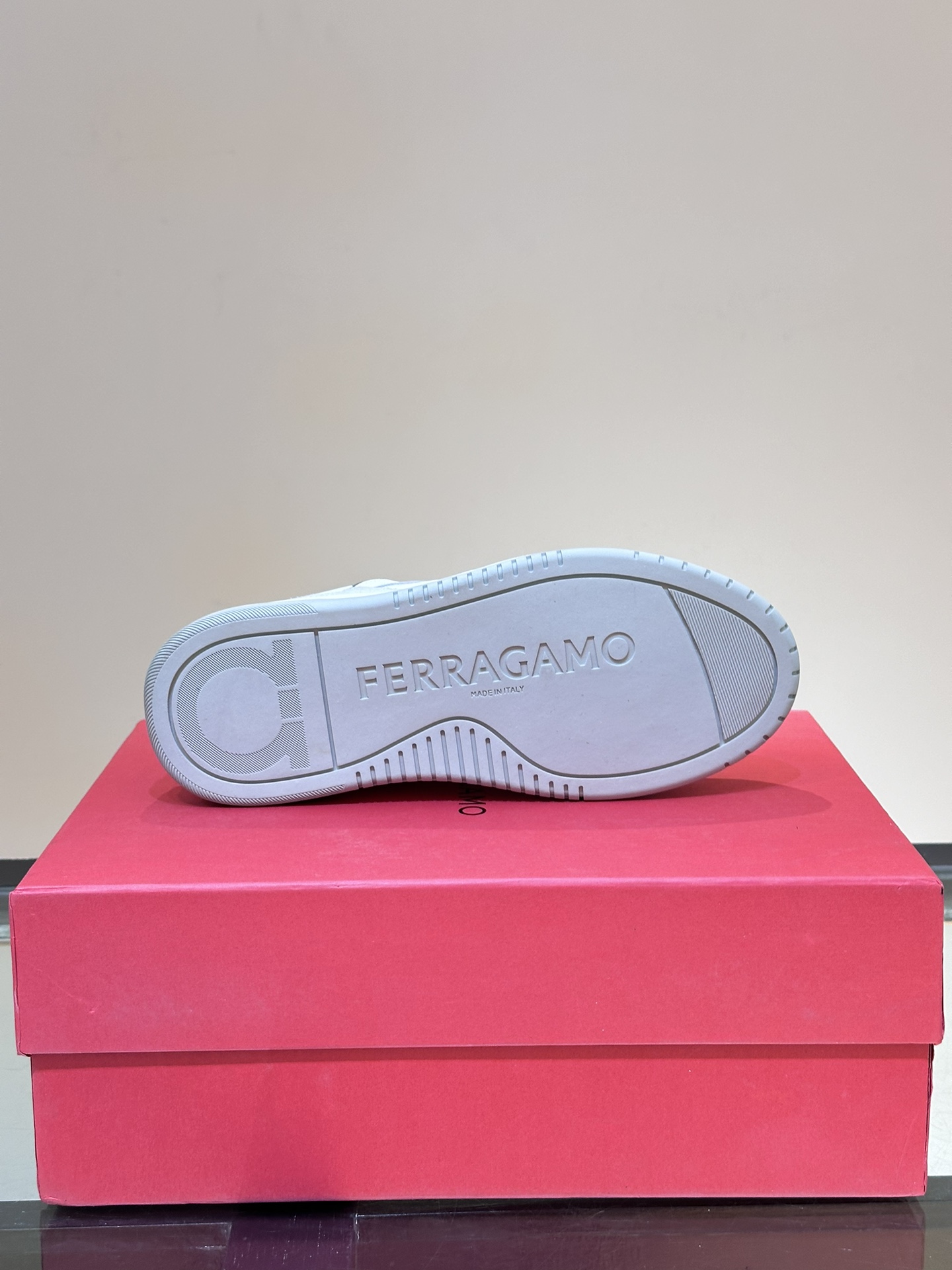 FerragamoSHOES