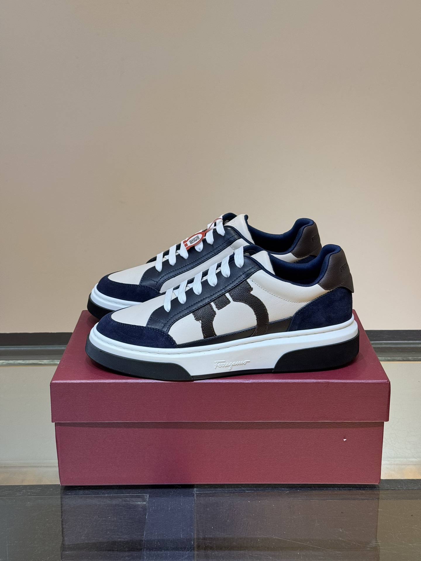 FerragamoSHOES