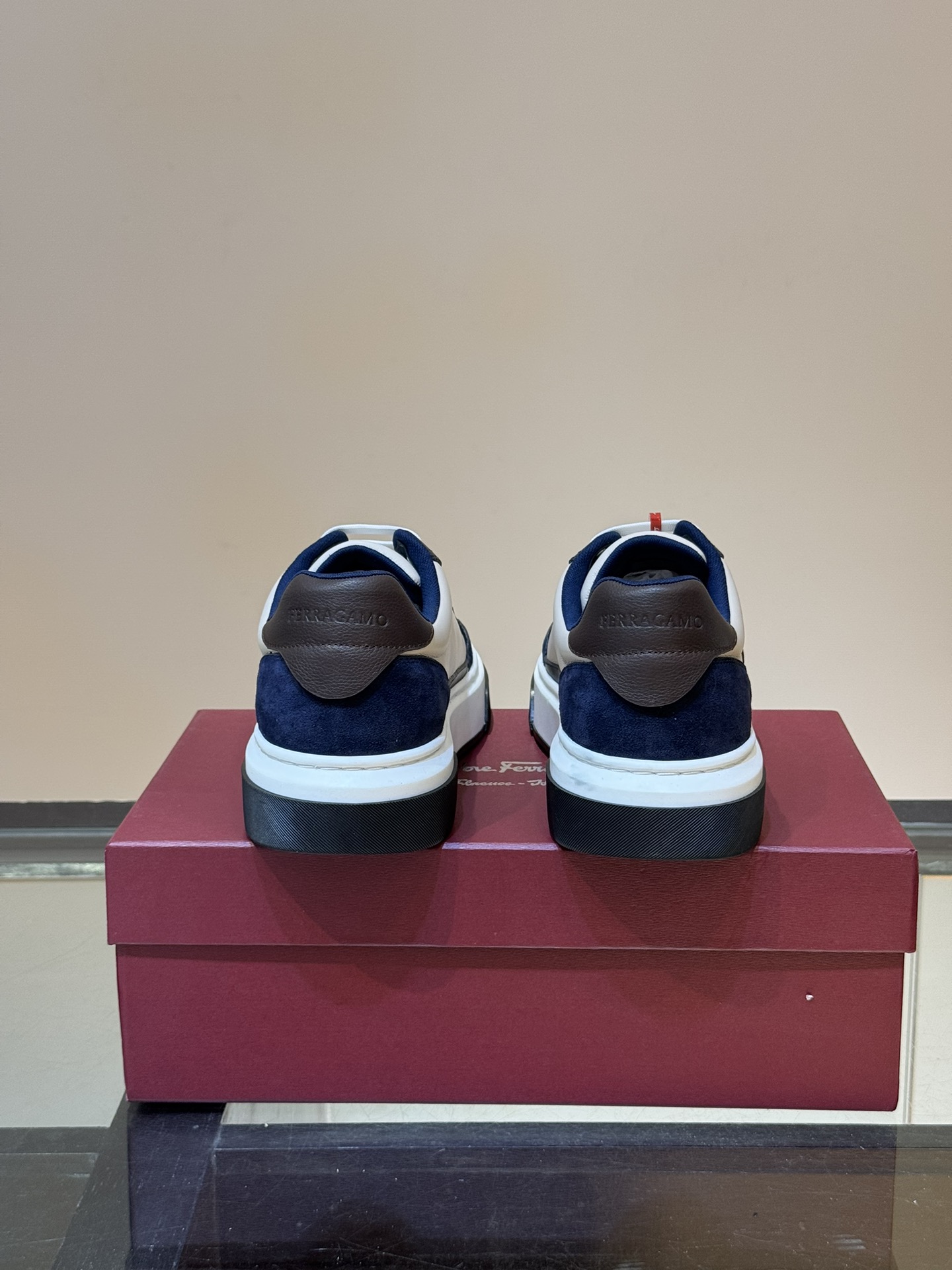 FerragamoSHOES