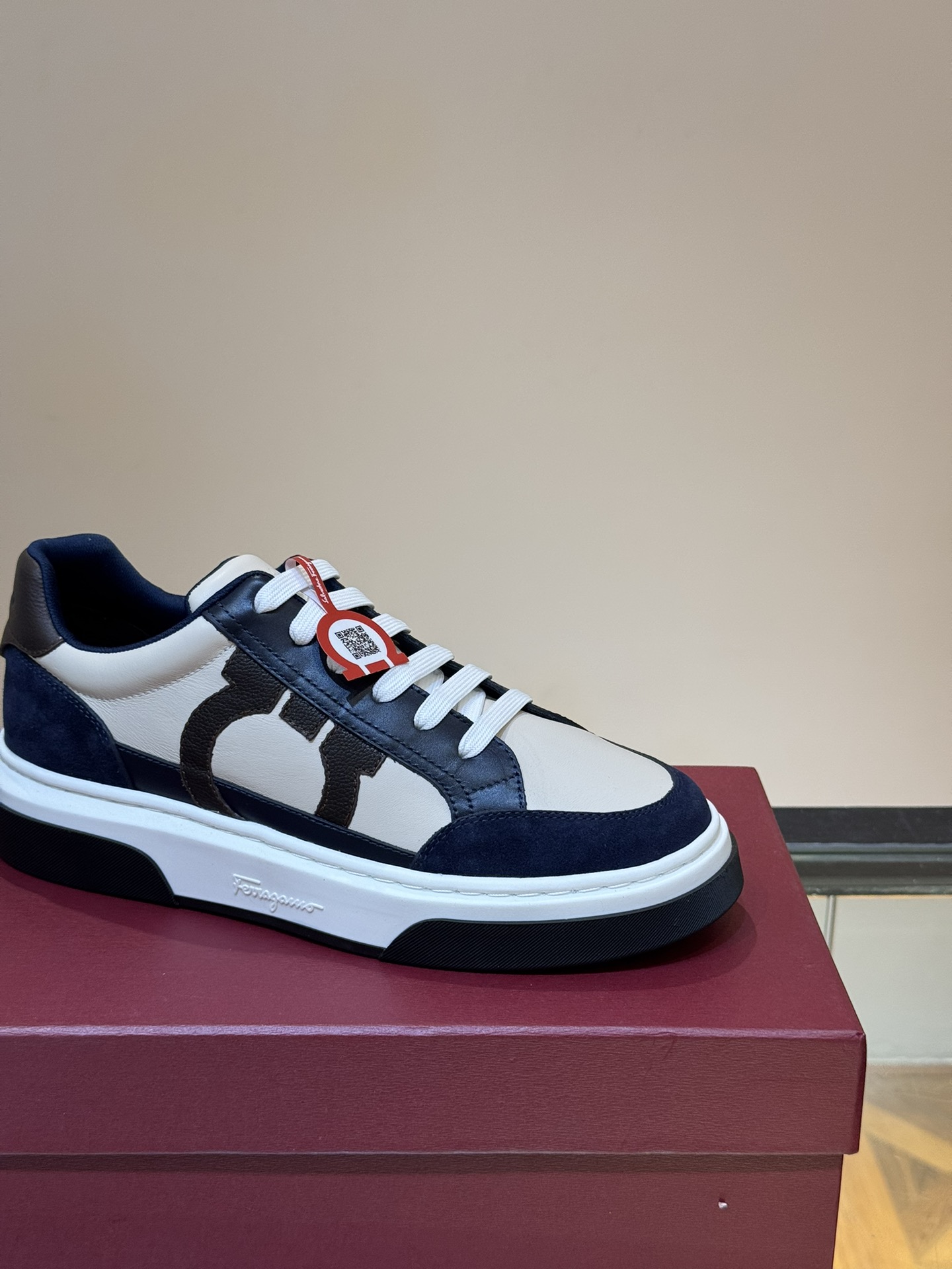 FerragamoSHOES