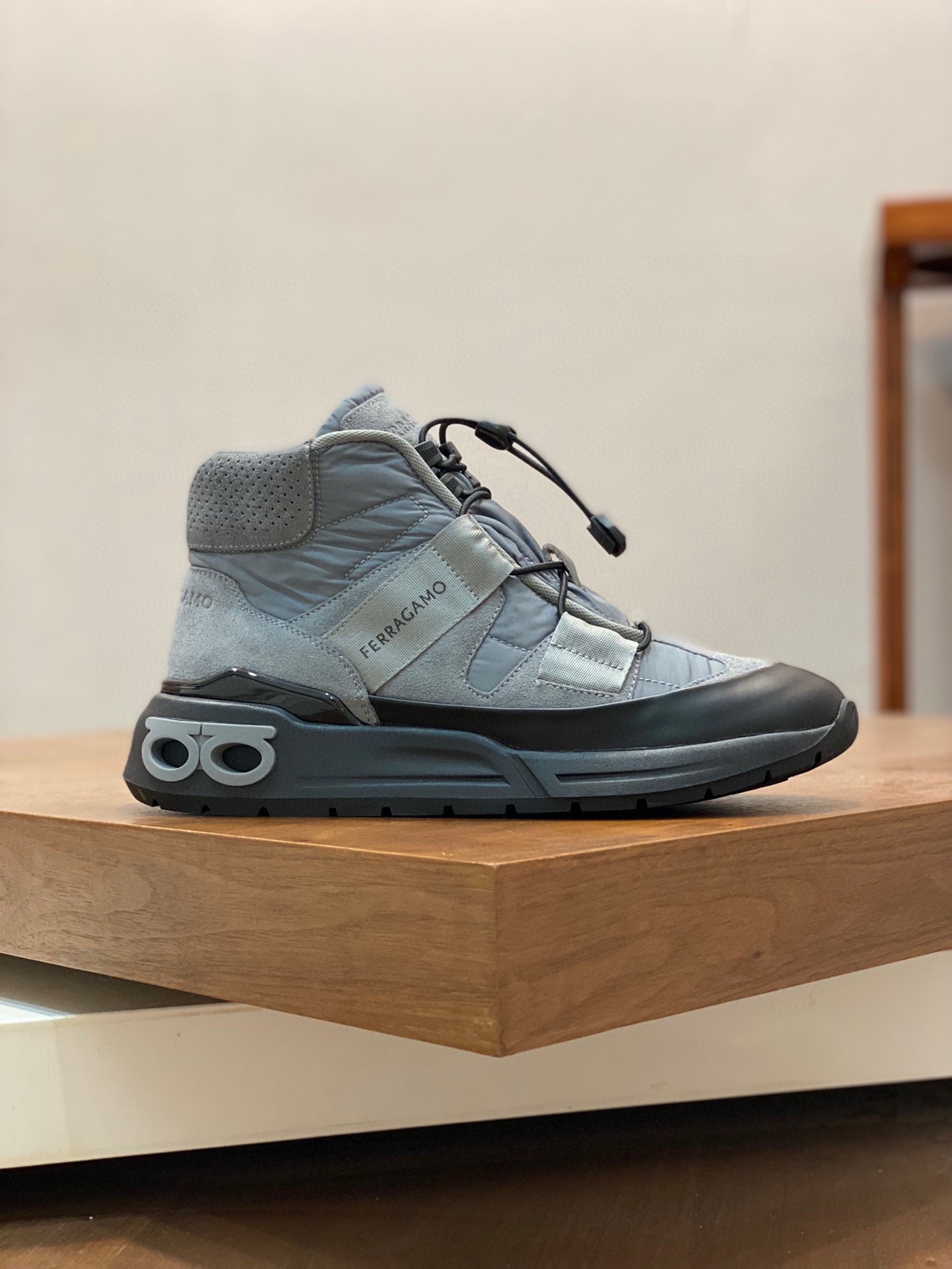 FerragamoSHOES