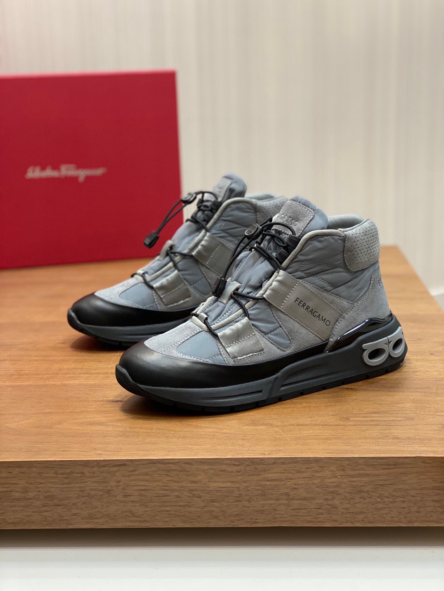 FerragamoSHOES