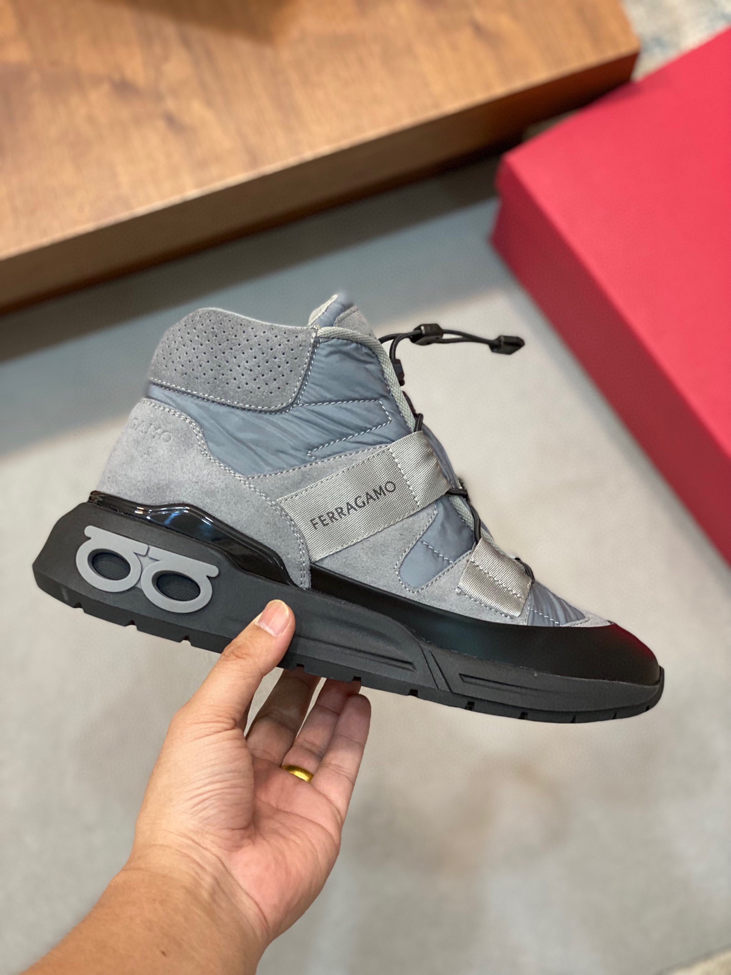 FerragamoSHOES