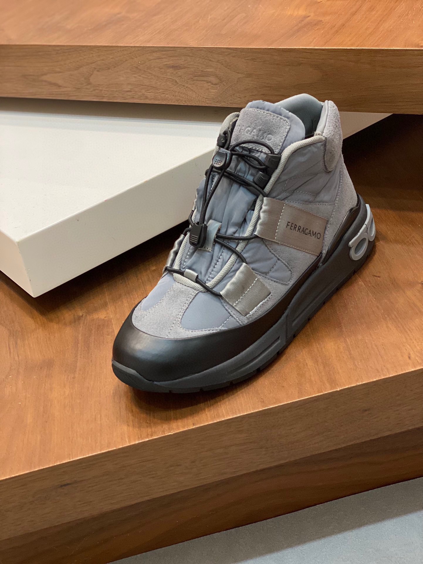 FerragamoSHOES