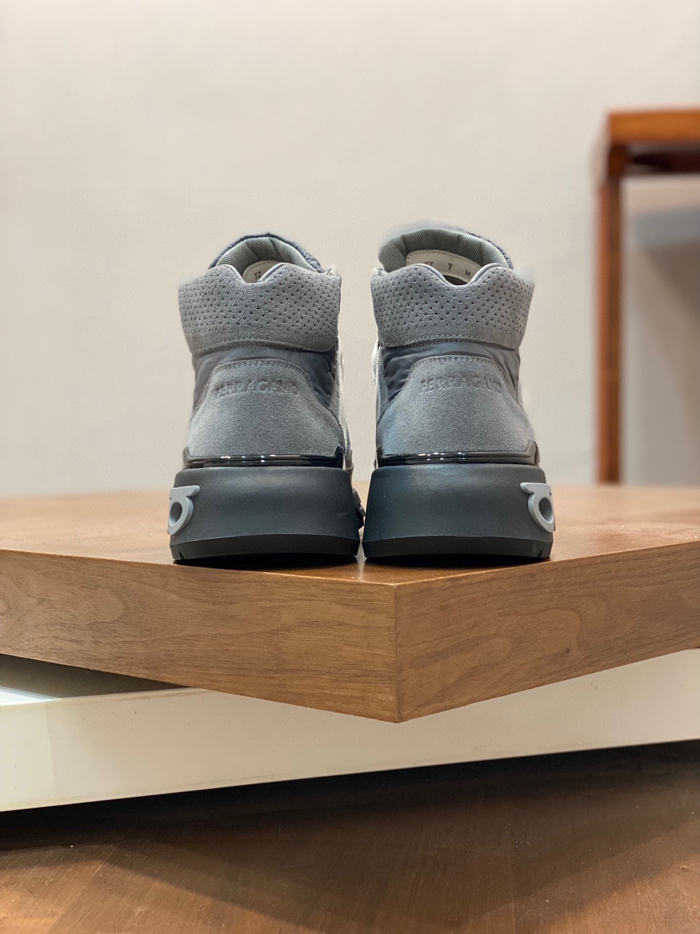 FerragamoSHOES