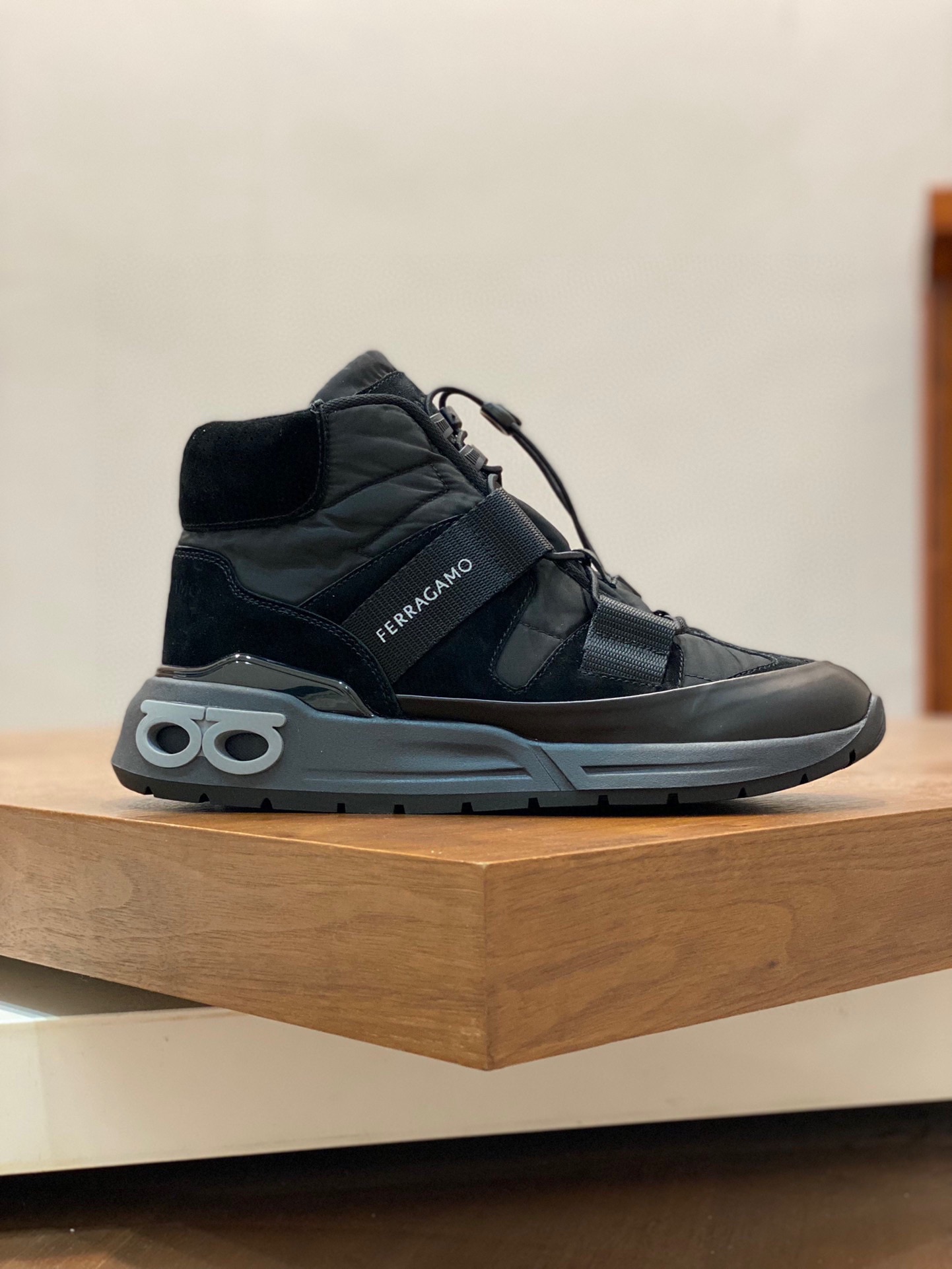 FerragamoSHOES