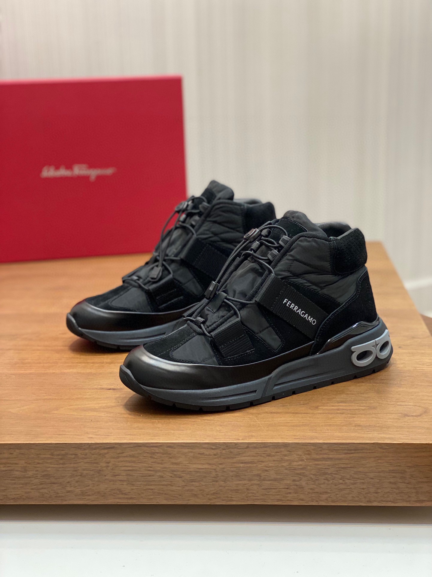 FerragamoSHOES