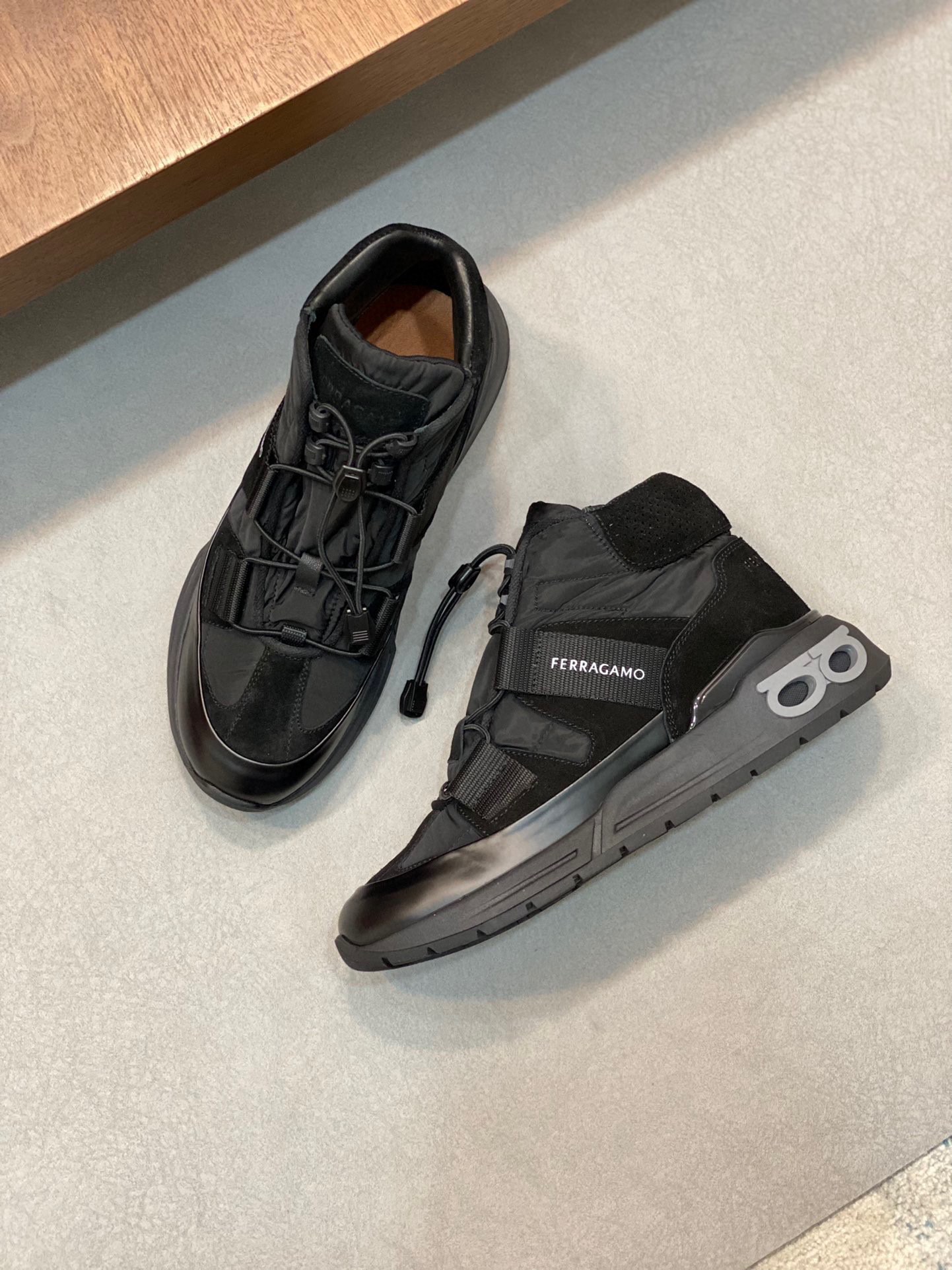 FerragamoSHOES