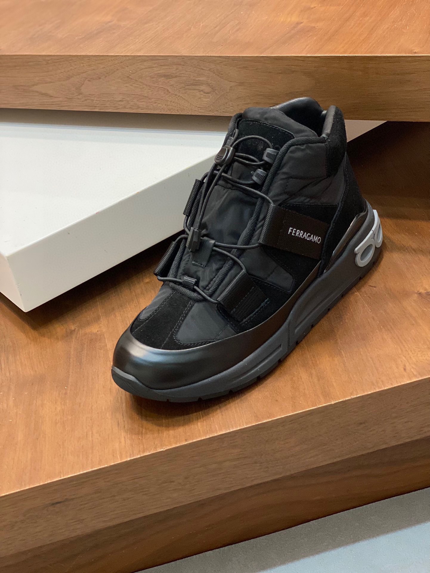 FerragamoSHOES