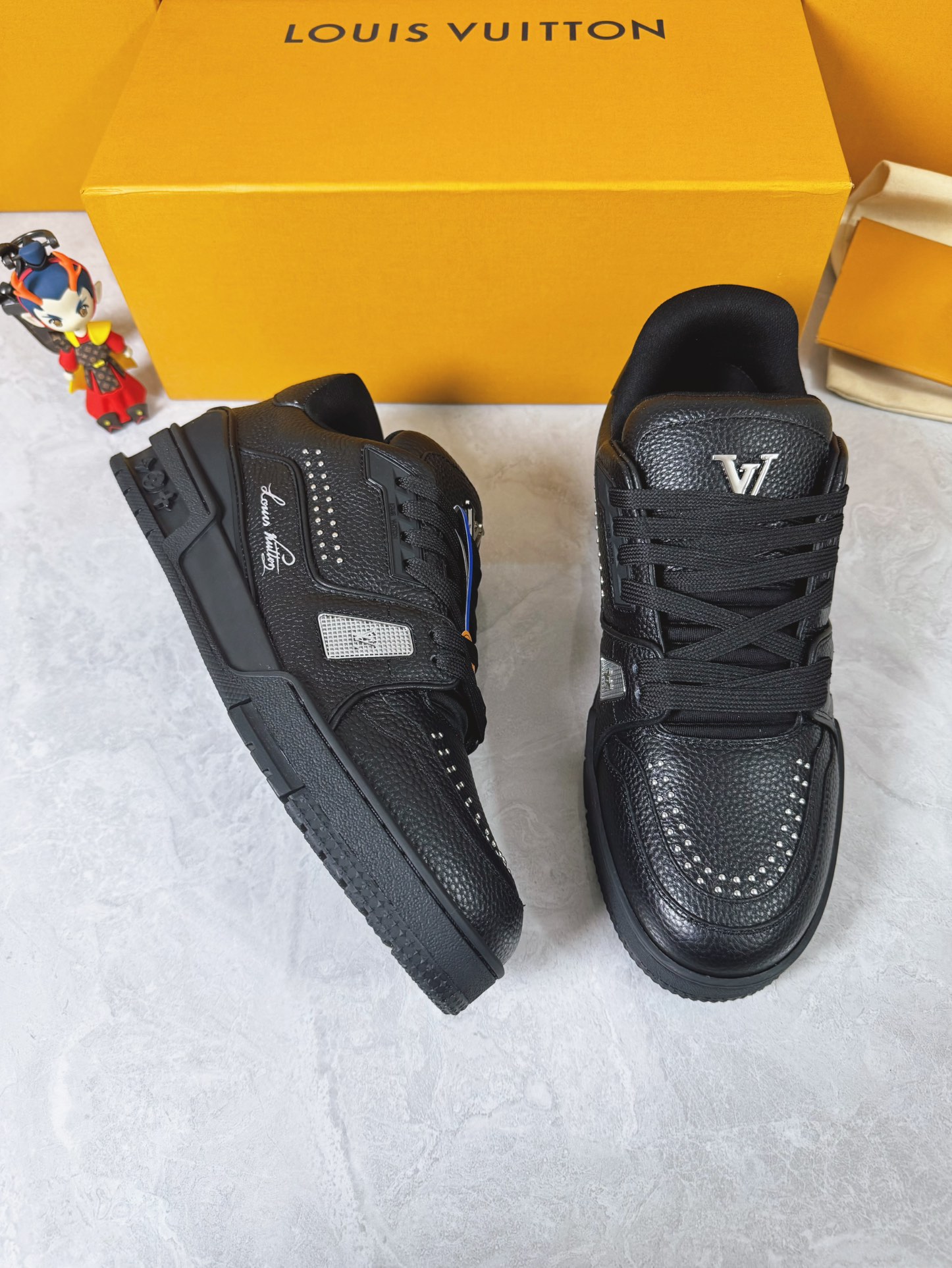 LVShoes