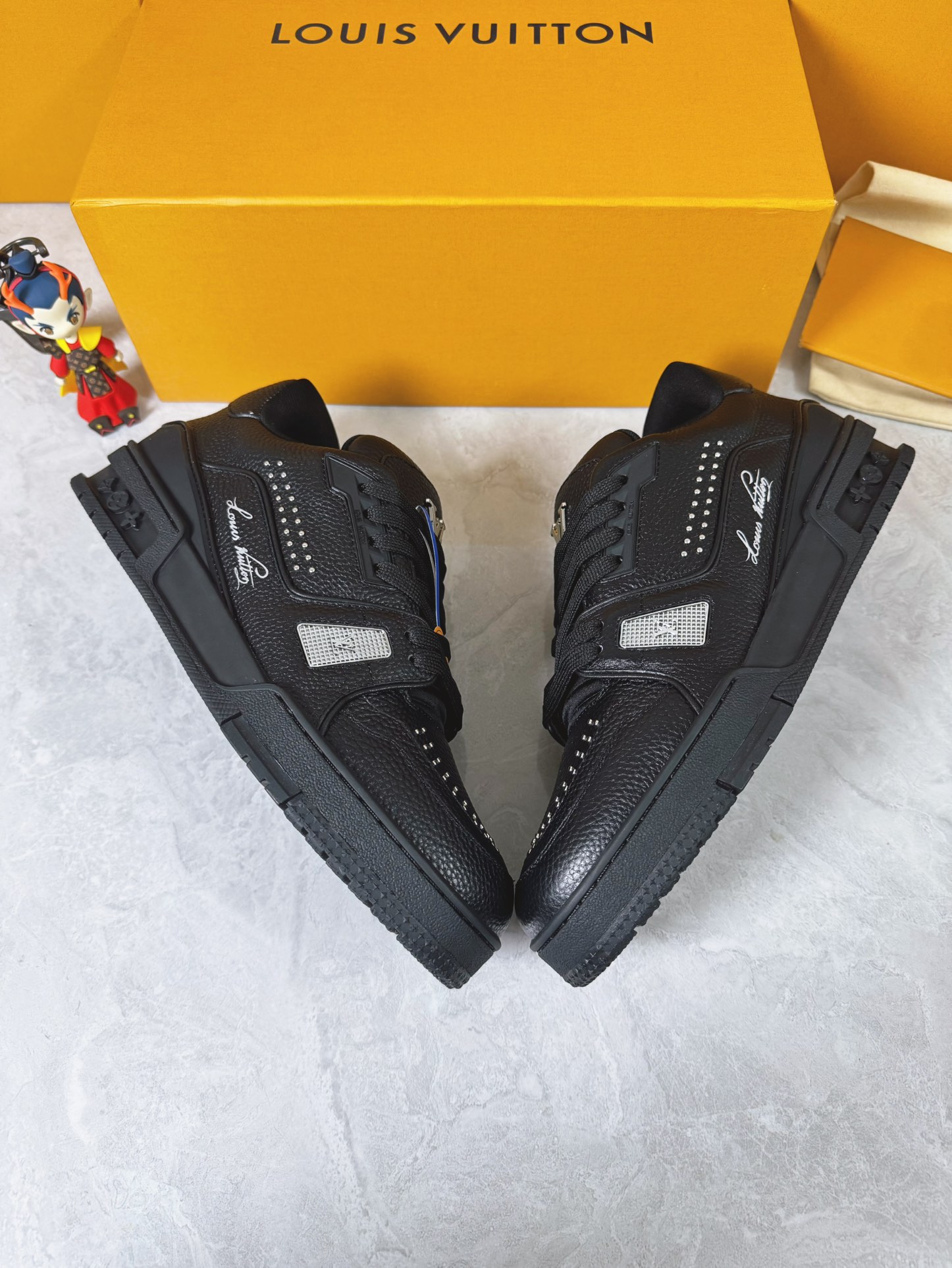LVShoes