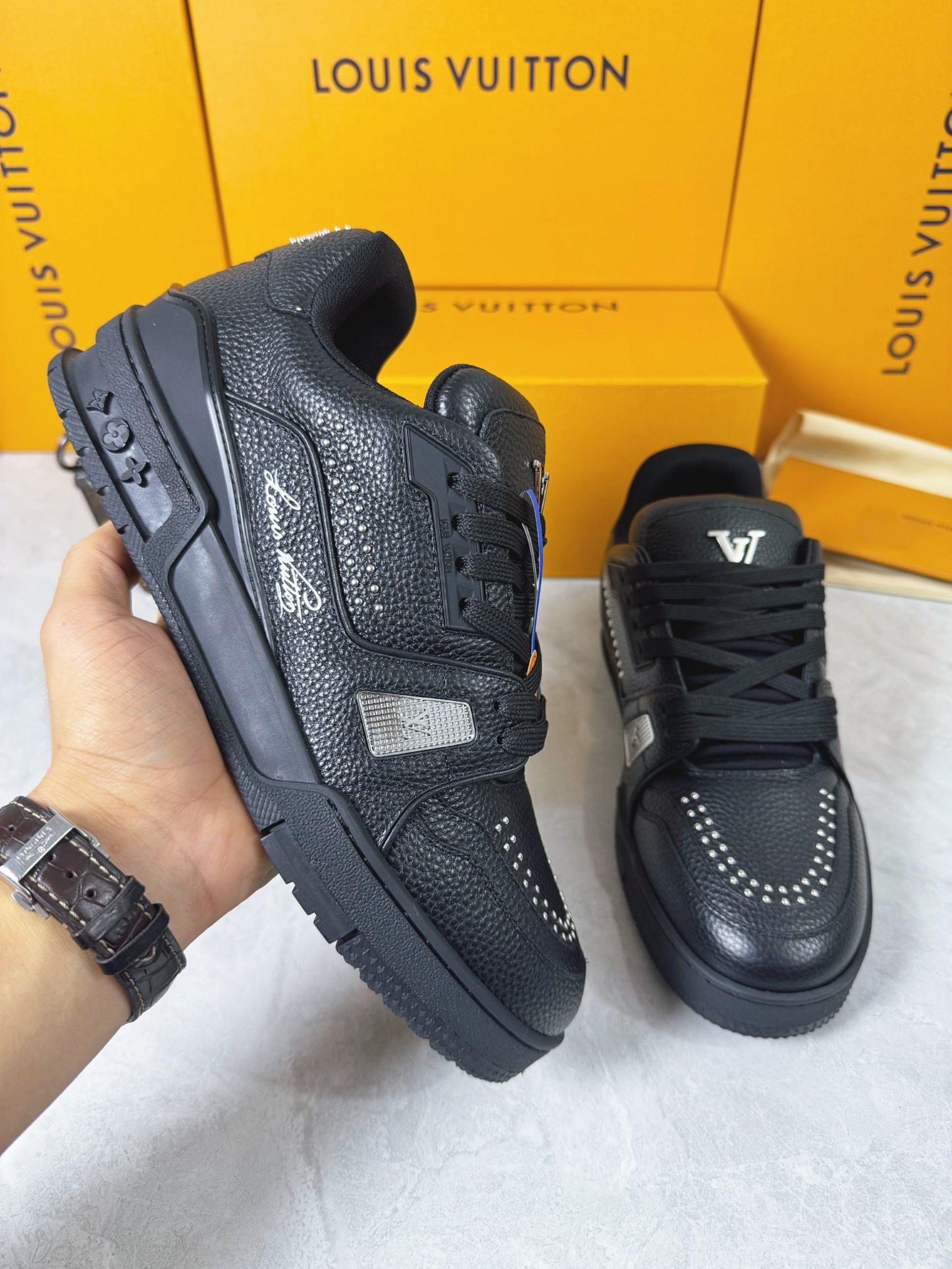 LVShoes